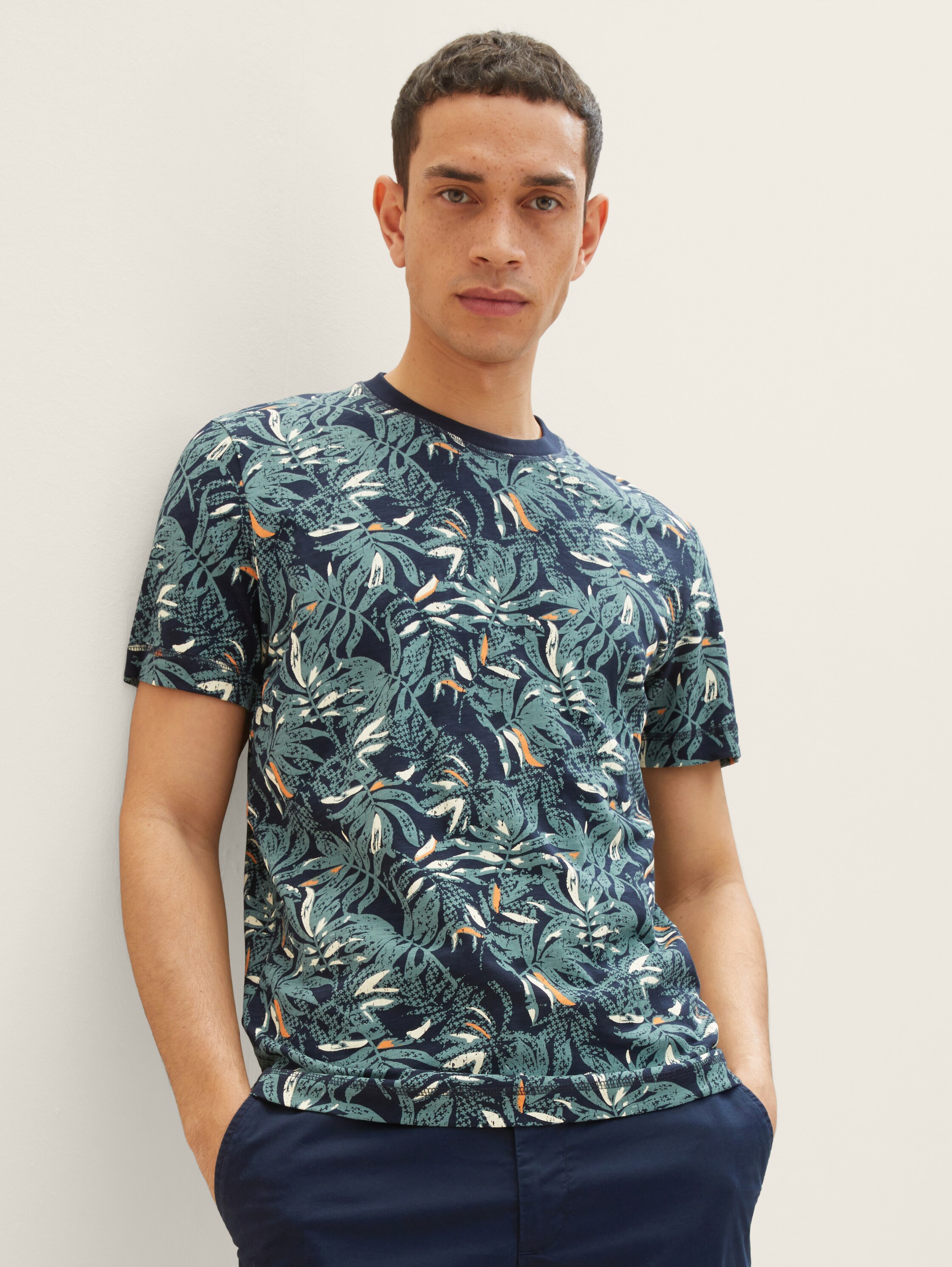 T-shirt met alloverprint - navy green big leaf design
