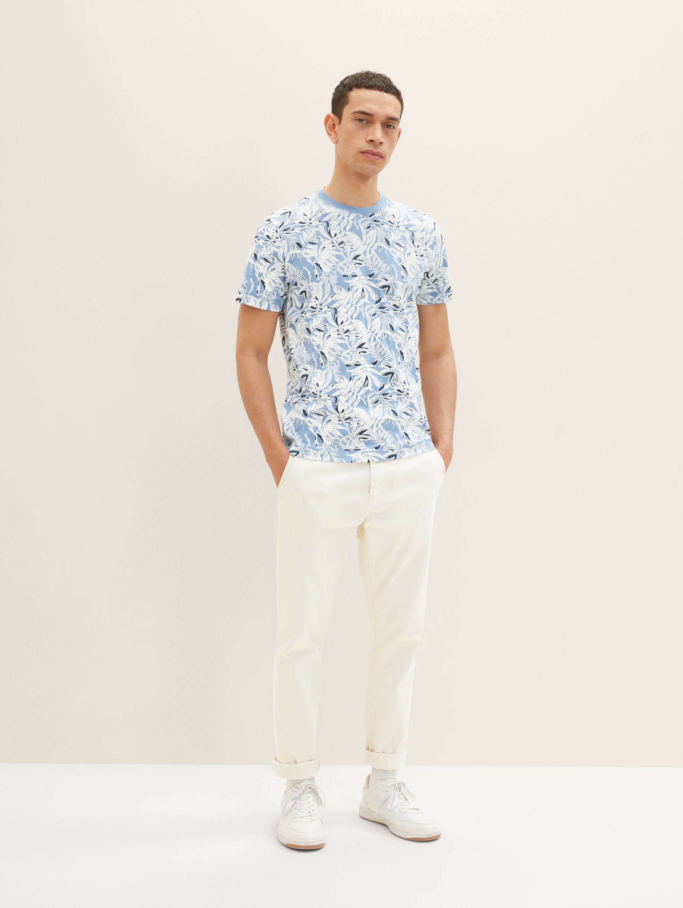 T-Shirt mit Allover-Print - 2