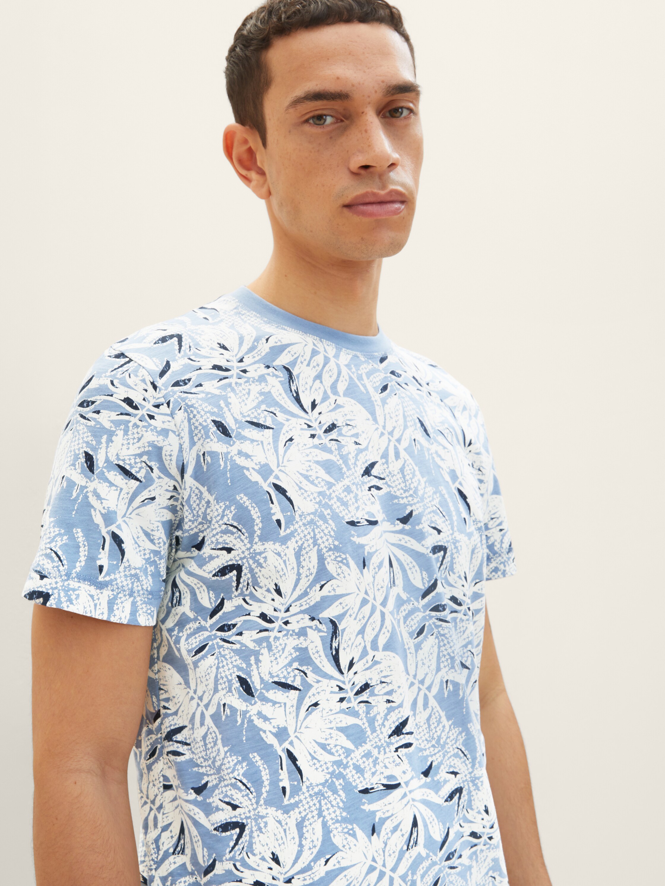 T-Shirt mit Allover-Print - 6