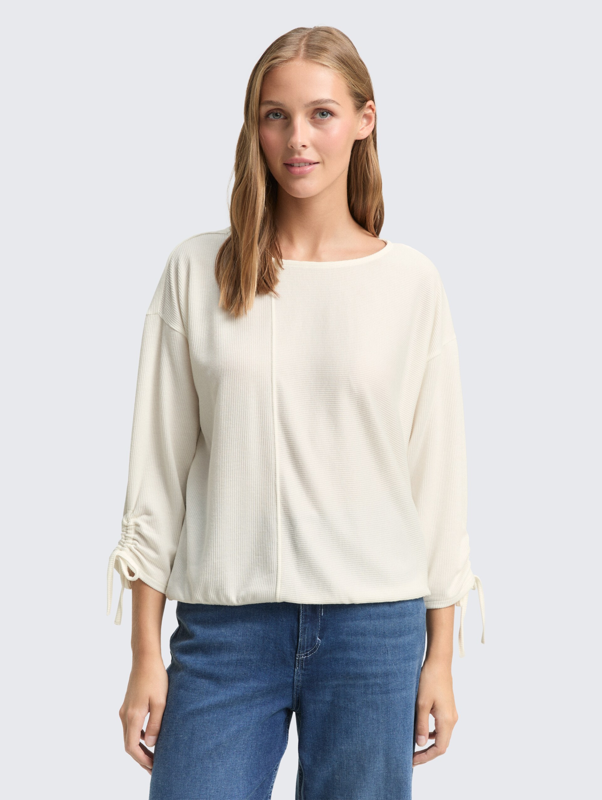 T-shirt à manches longues ample avec manches froncées - off white - Découpe Vue de face du modèle