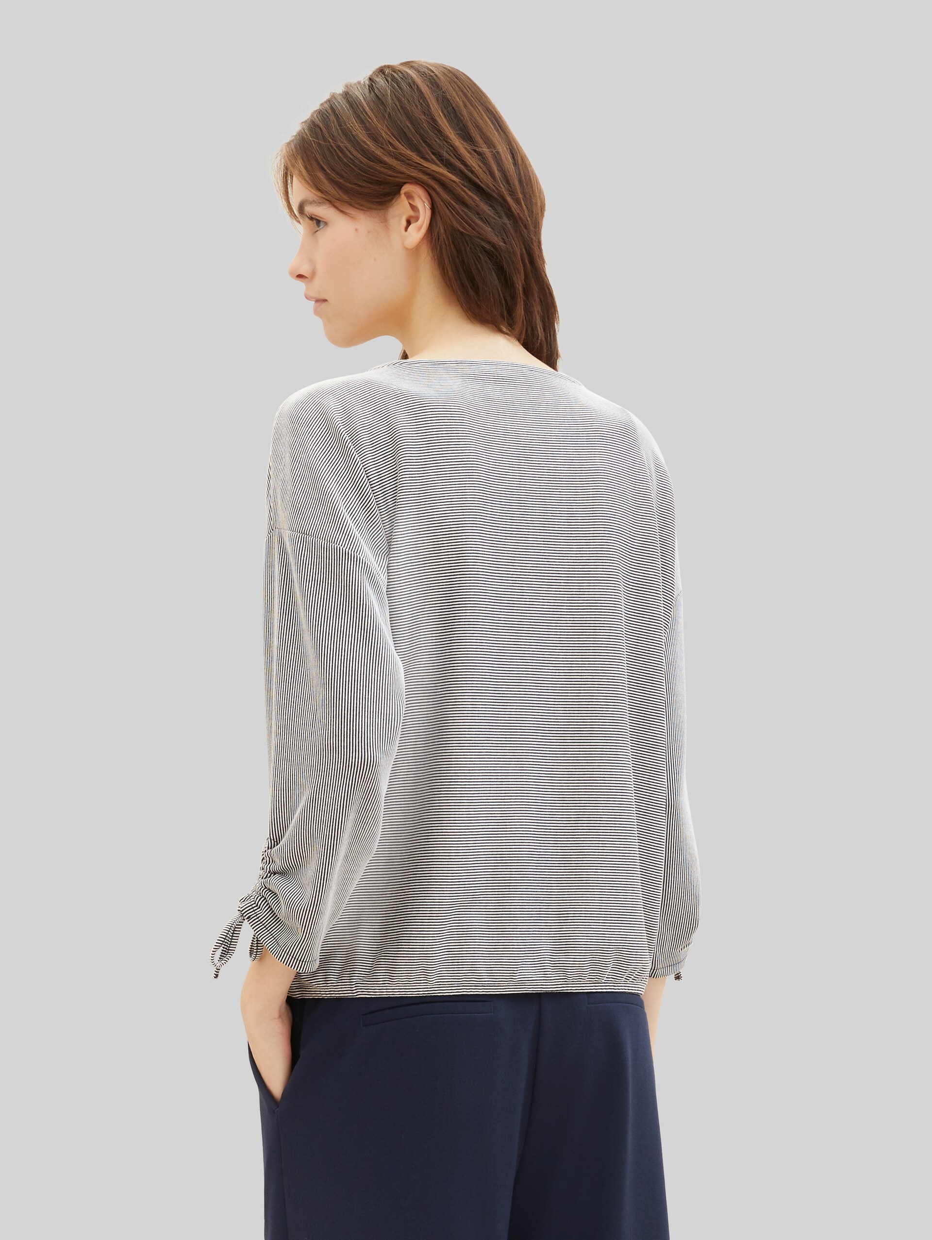 Loose-fit long-sleeved top with gathered sleeves - small navy white stripe - Neckline model-back view