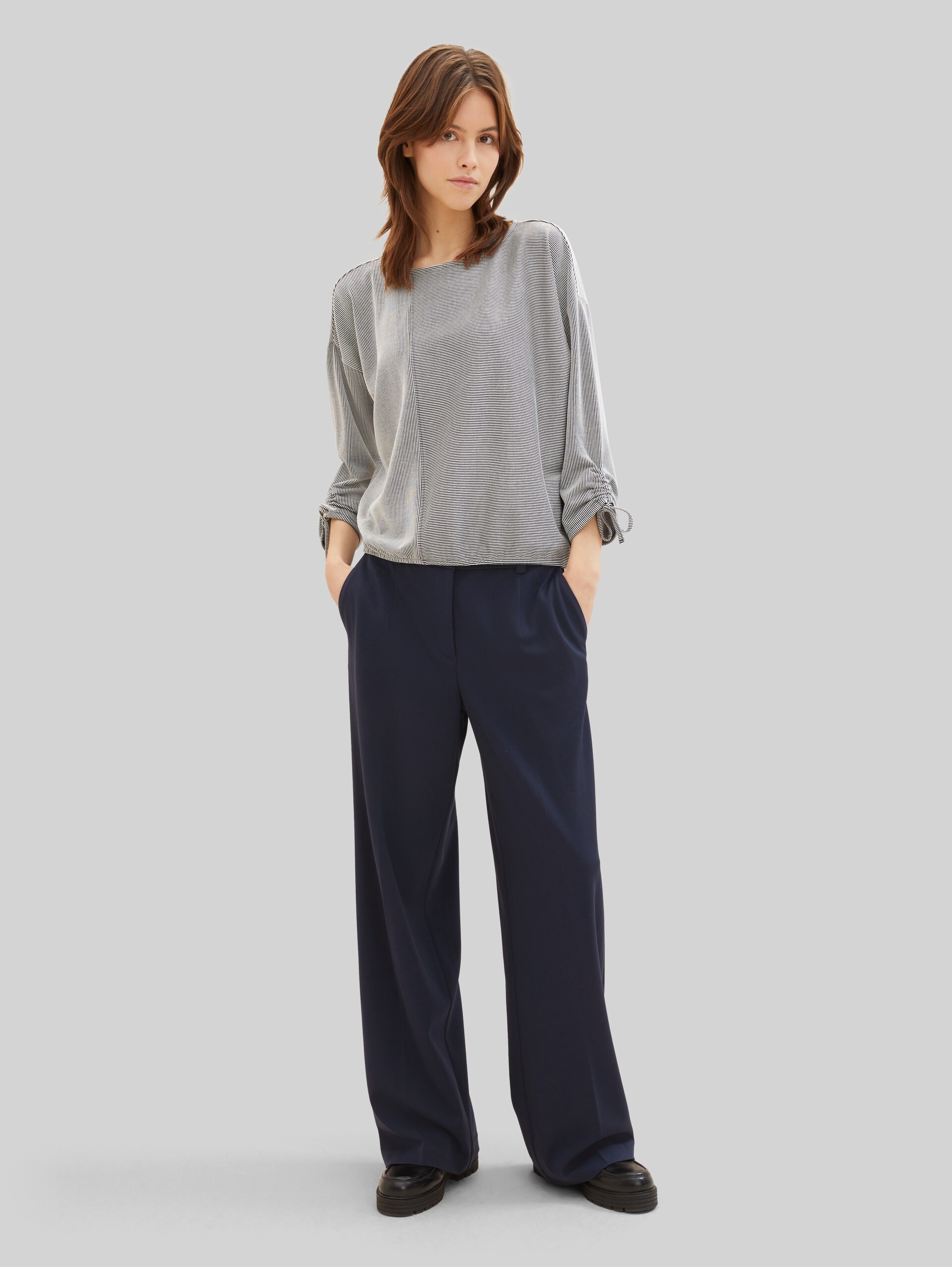 Loose-fit long-sleeved top with gathered sleeves - small navy white stripe - Model front view