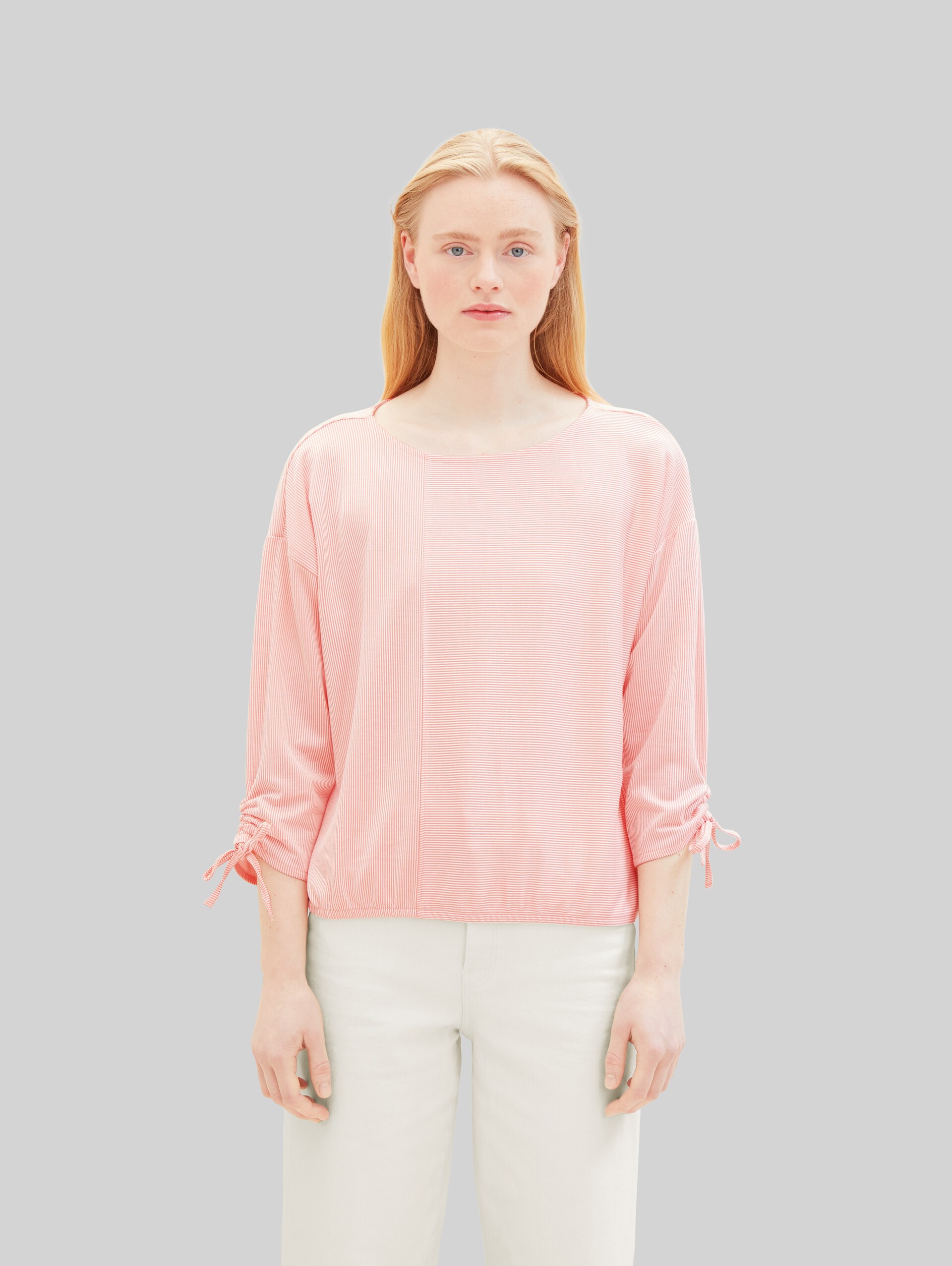 T-shirt à manches longues coupe ample avec manches froncées - small rose white stripe - Découpe Vue de face du modèle