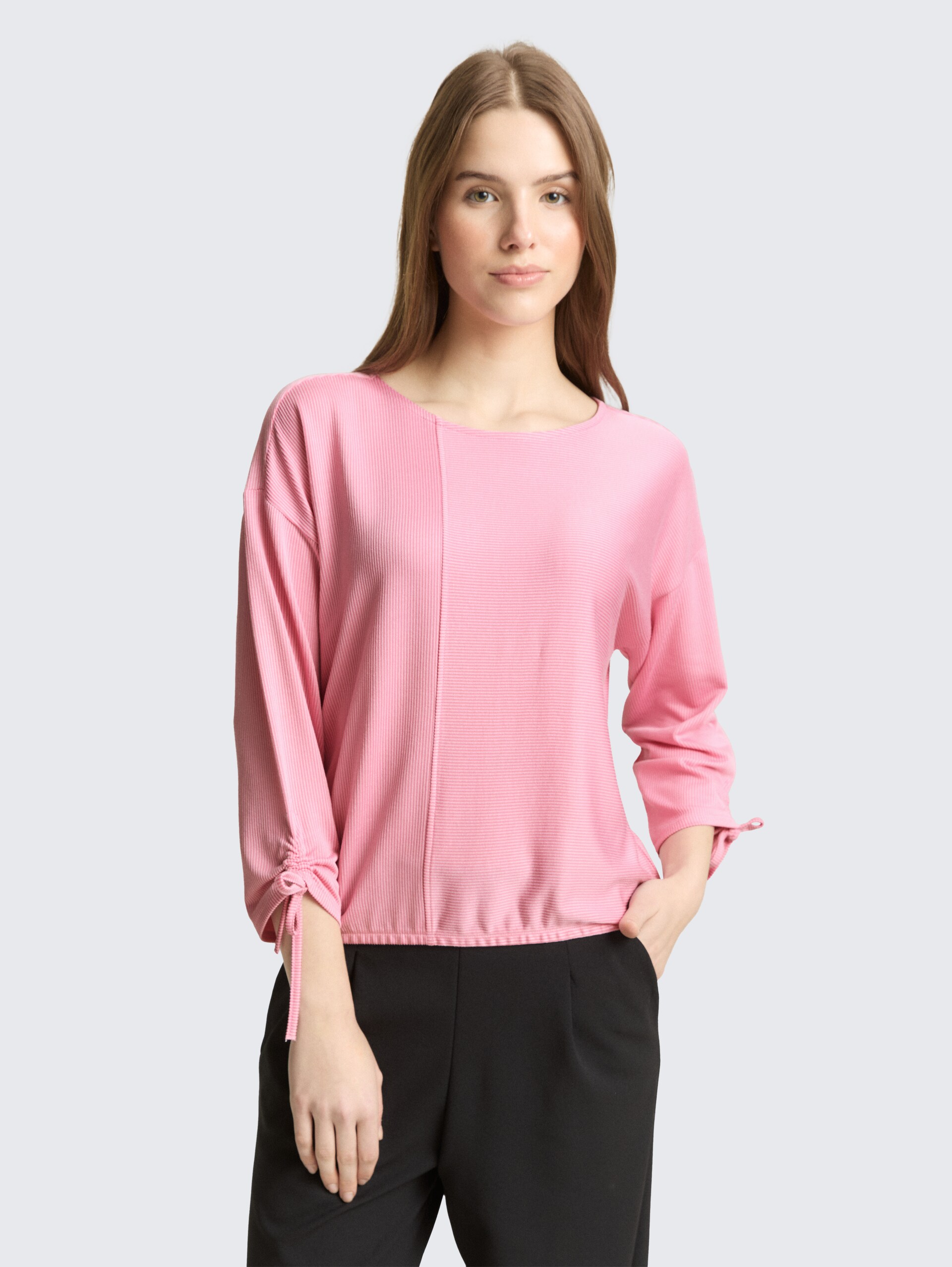 Loose Fit Langarmshirt mit Raffärmeln - small tonal blush rose stripe - Ausschnitt Model-Vorderansicht