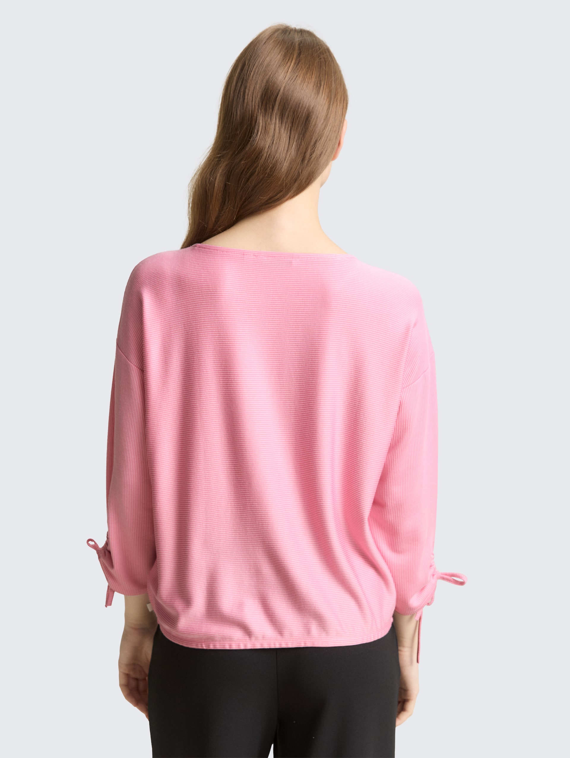 Loose Fit Langarmshirt mit Raffärmeln - small tonal blush rose stripe - Auschnitt Model-Rückansicht