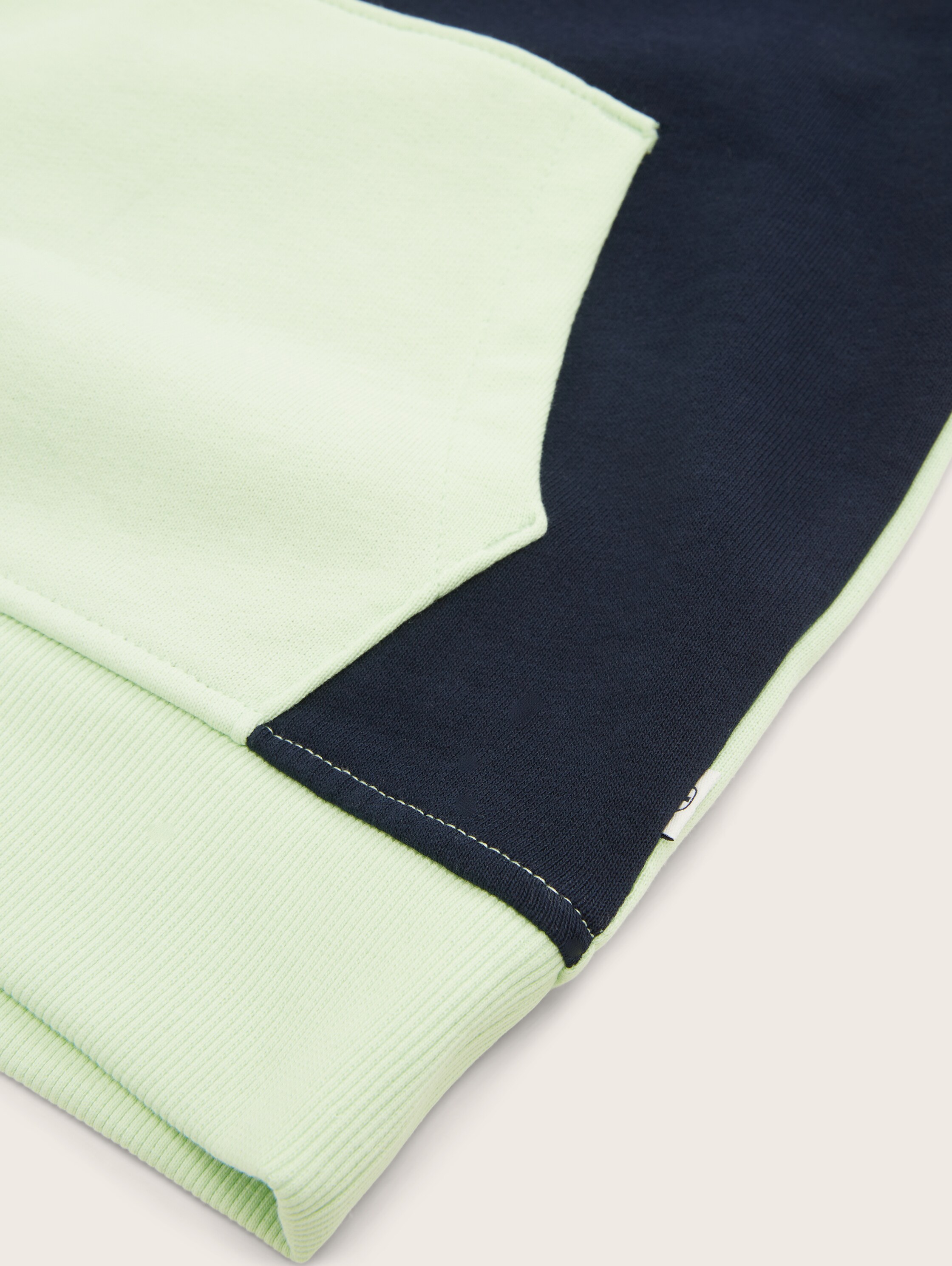 Hoodie with colour blocking - fresh apple lime green - Detail model view