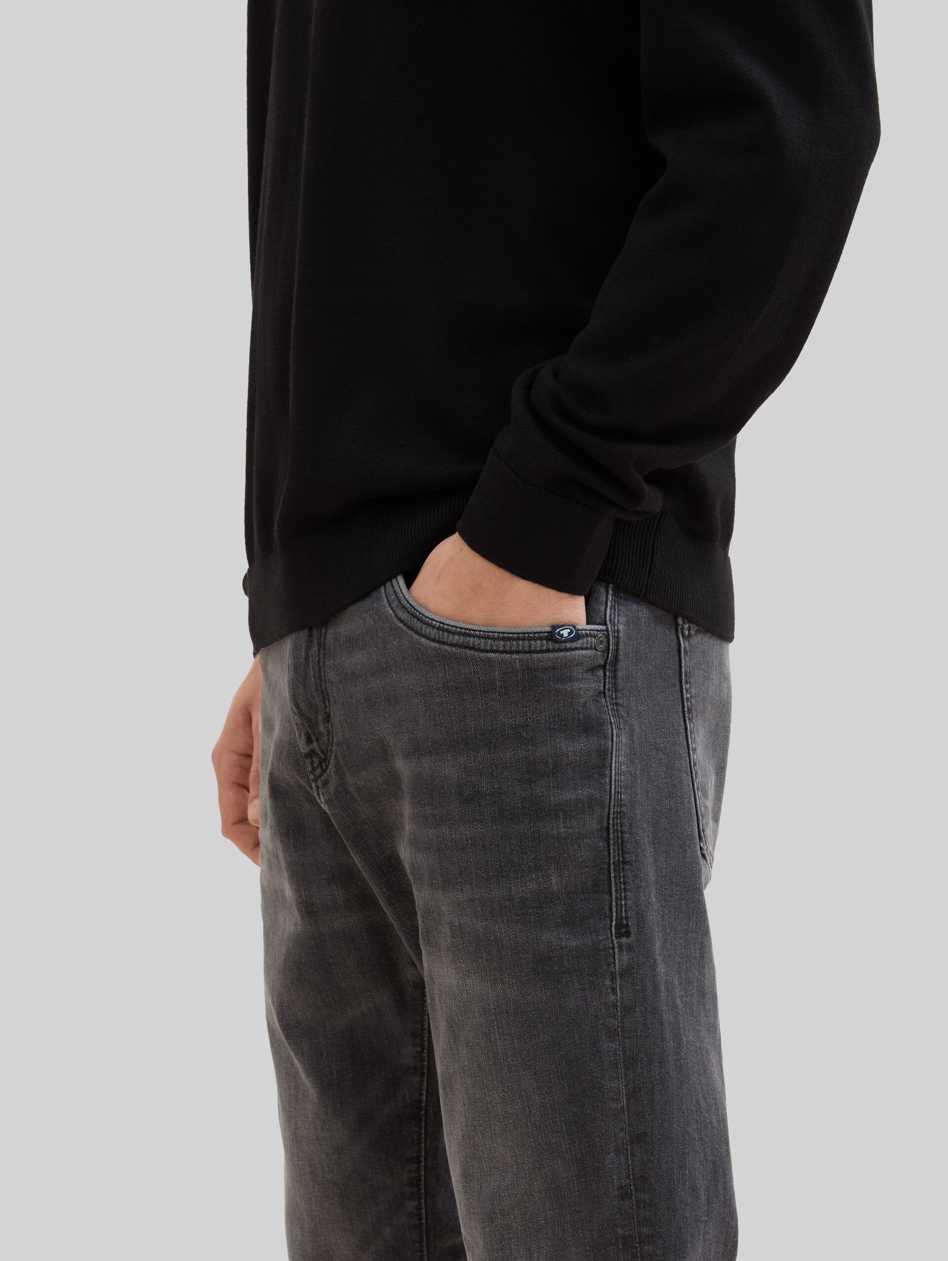 TTJOSH REGULAR SLIM Jeans - grey denim - Detail-Model-Ansicht