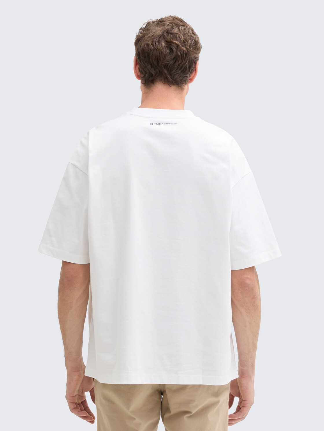 Oversize T-Shirt - White - Auschnitt Model-Rückansicht