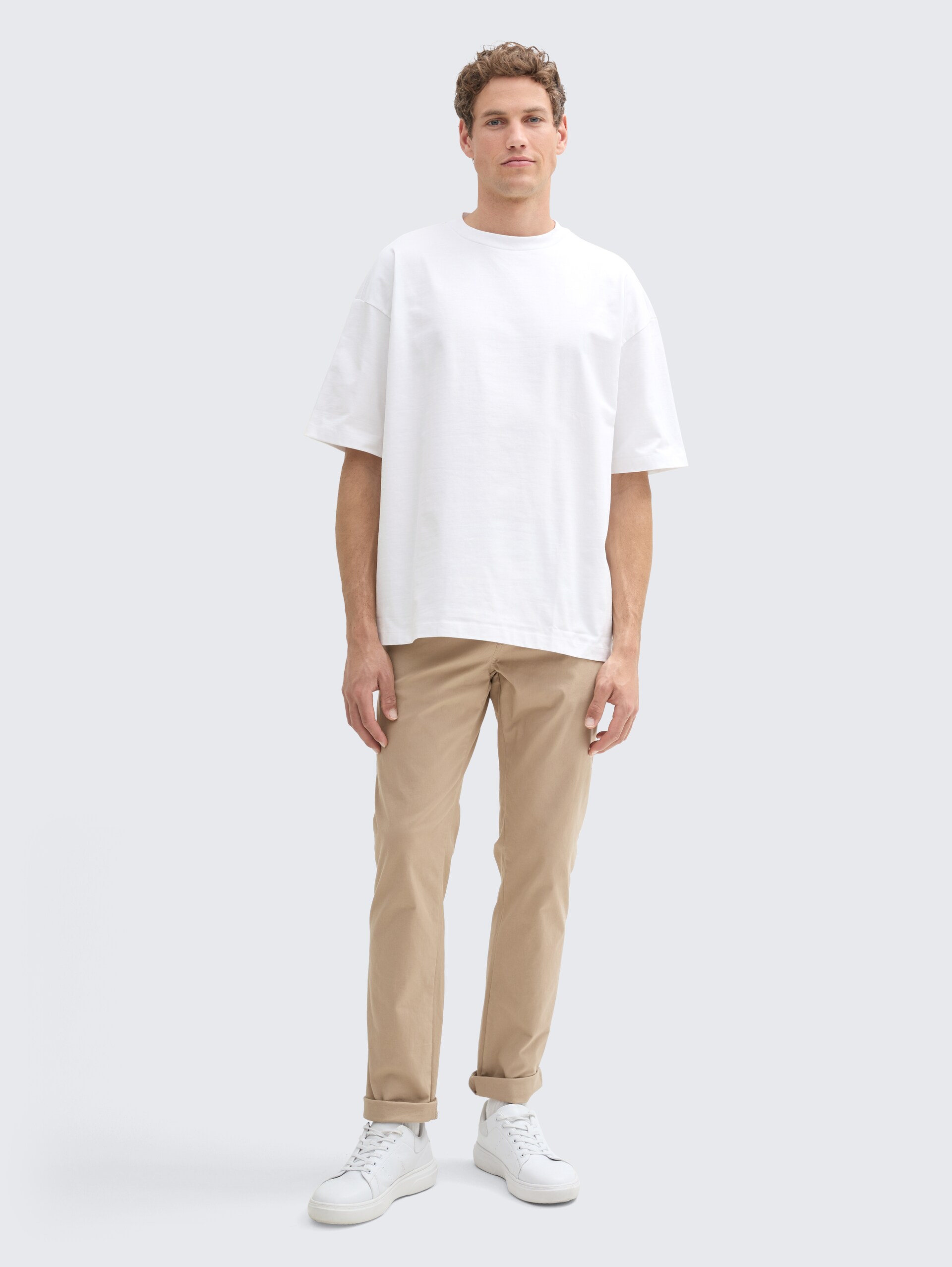 Oversize T-Shirt - White - Model-Vorderansicht