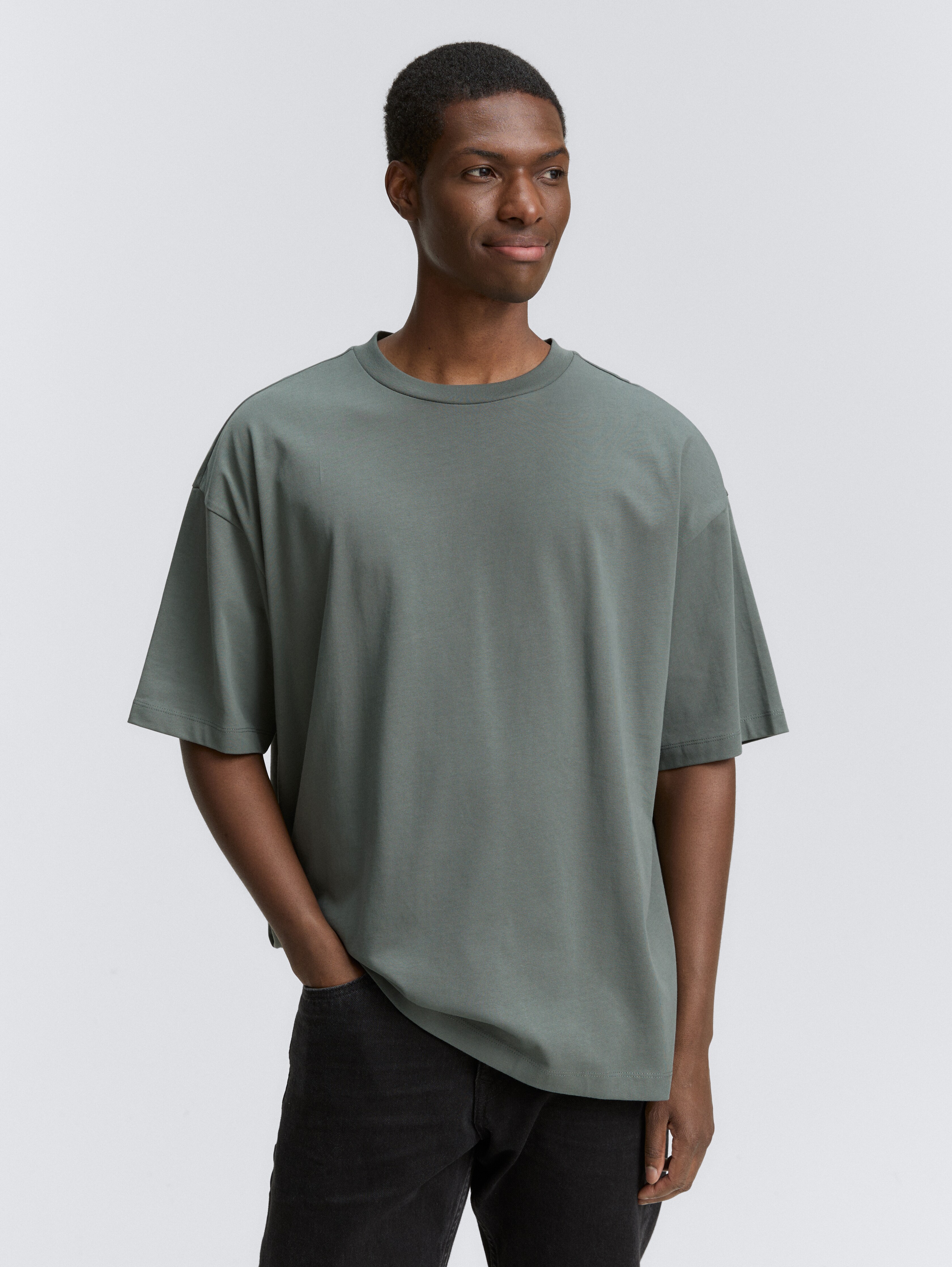 Oversize T-Shirt von Denim Male, washed jasper green