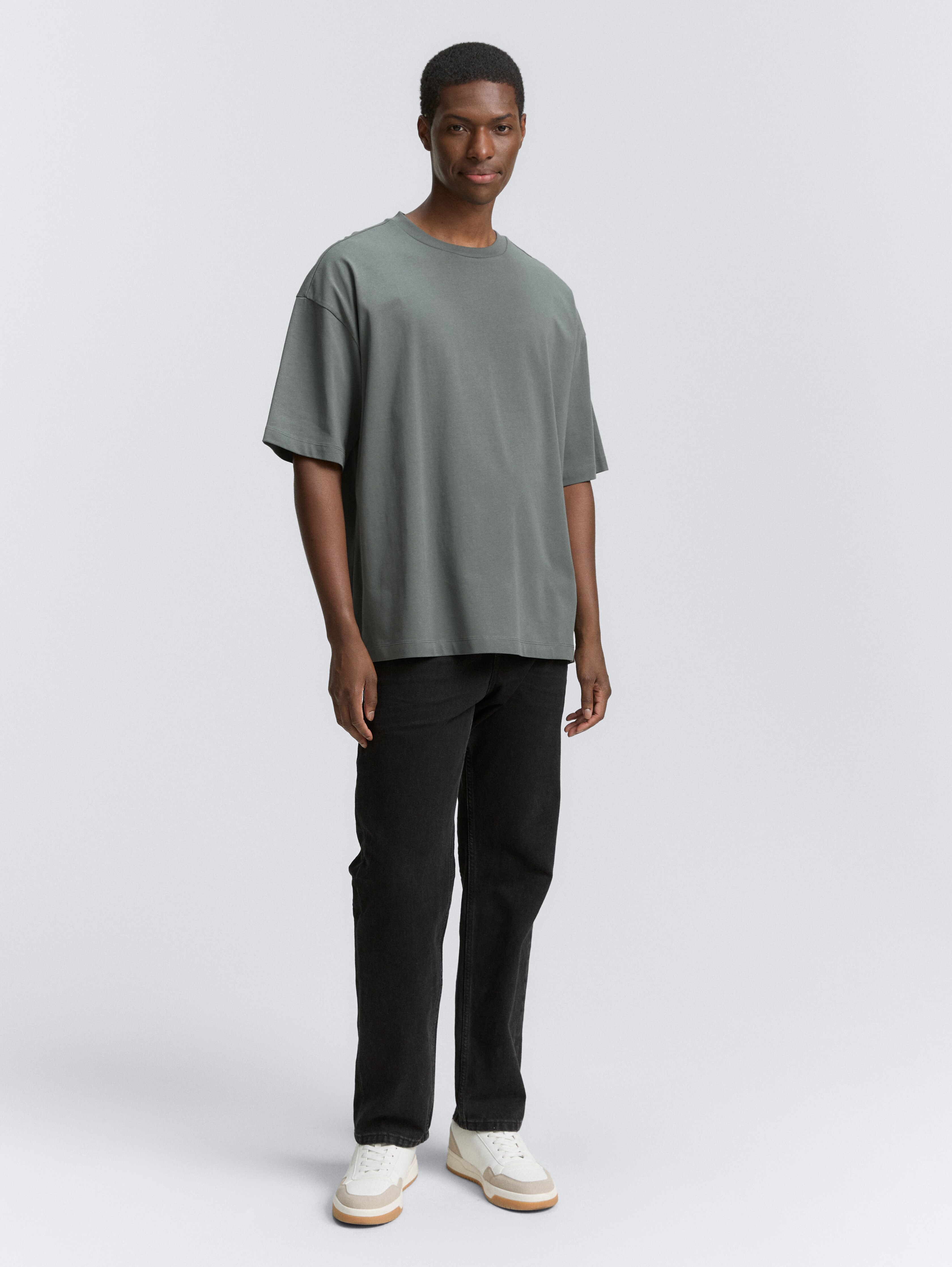 Oversize T-Shirt von Denim Male, washed jasper green
