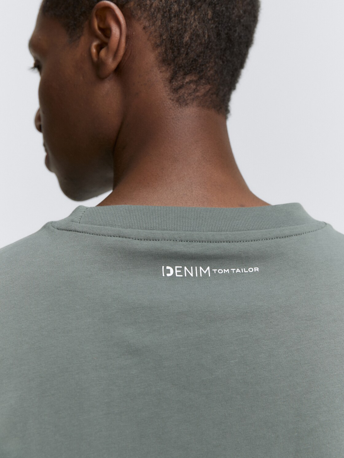 Oversize T-Shirt - washed jasper green - Detail-Model-Ansicht