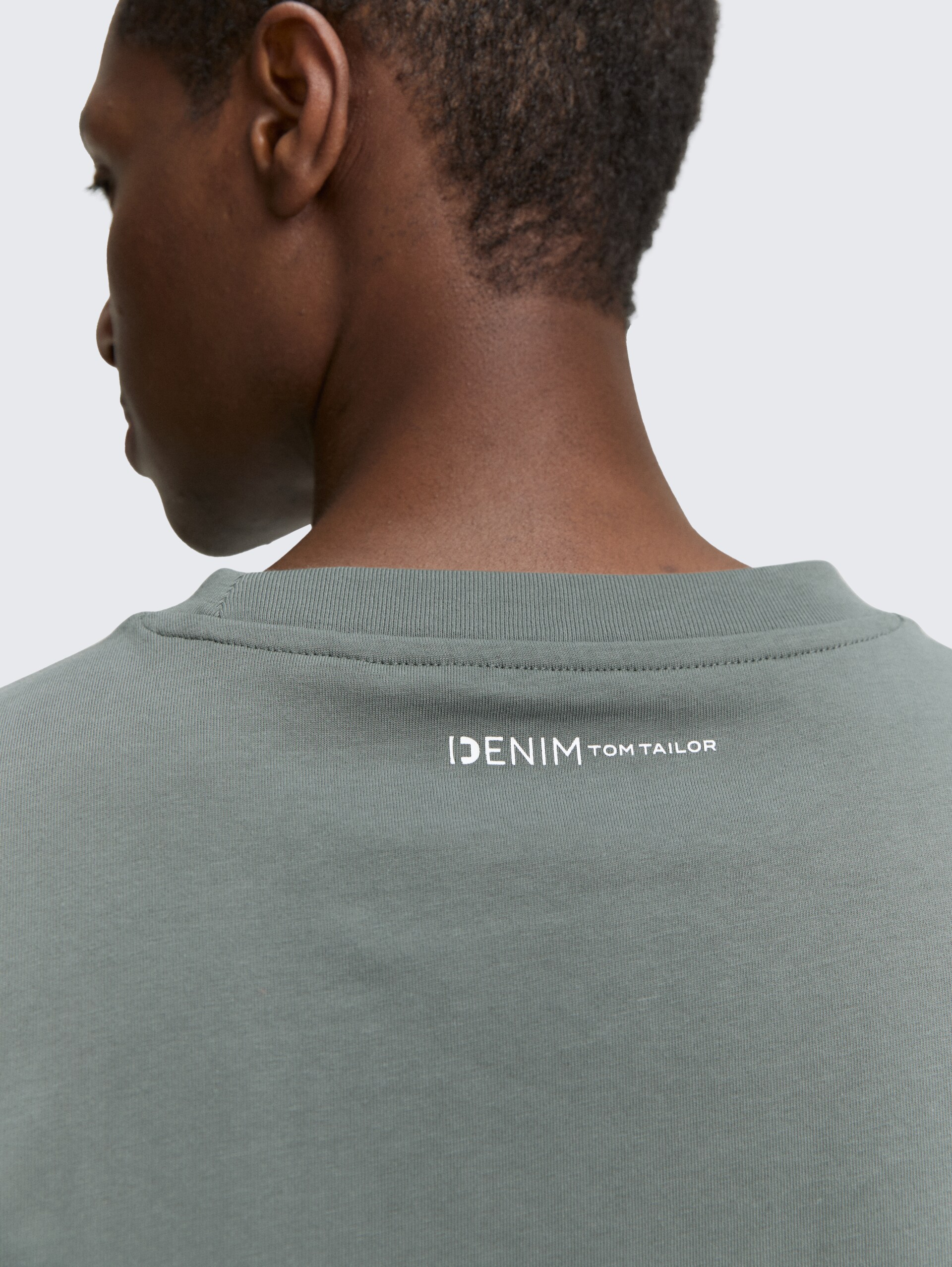 Oversize T-Shirt - washed jasper green - Detail-Model-Ansicht