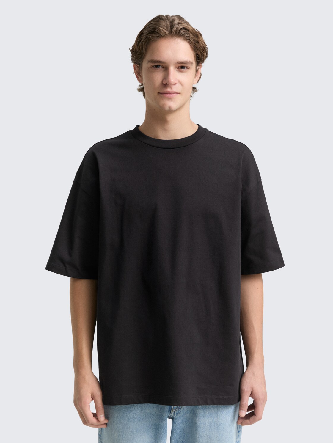 Oversize T-Shirt - Black - Ausschnitt Model-Vorderansicht