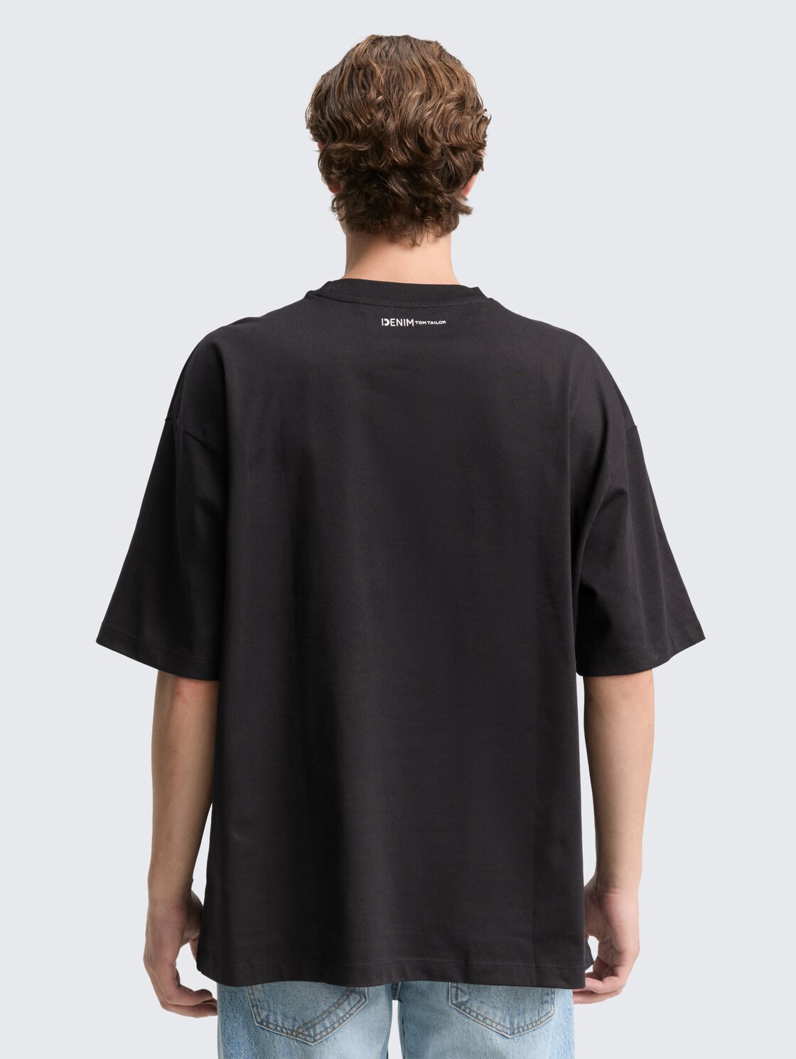 Oversize T-Shirt - Black - Auschnitt Model-Rückansicht