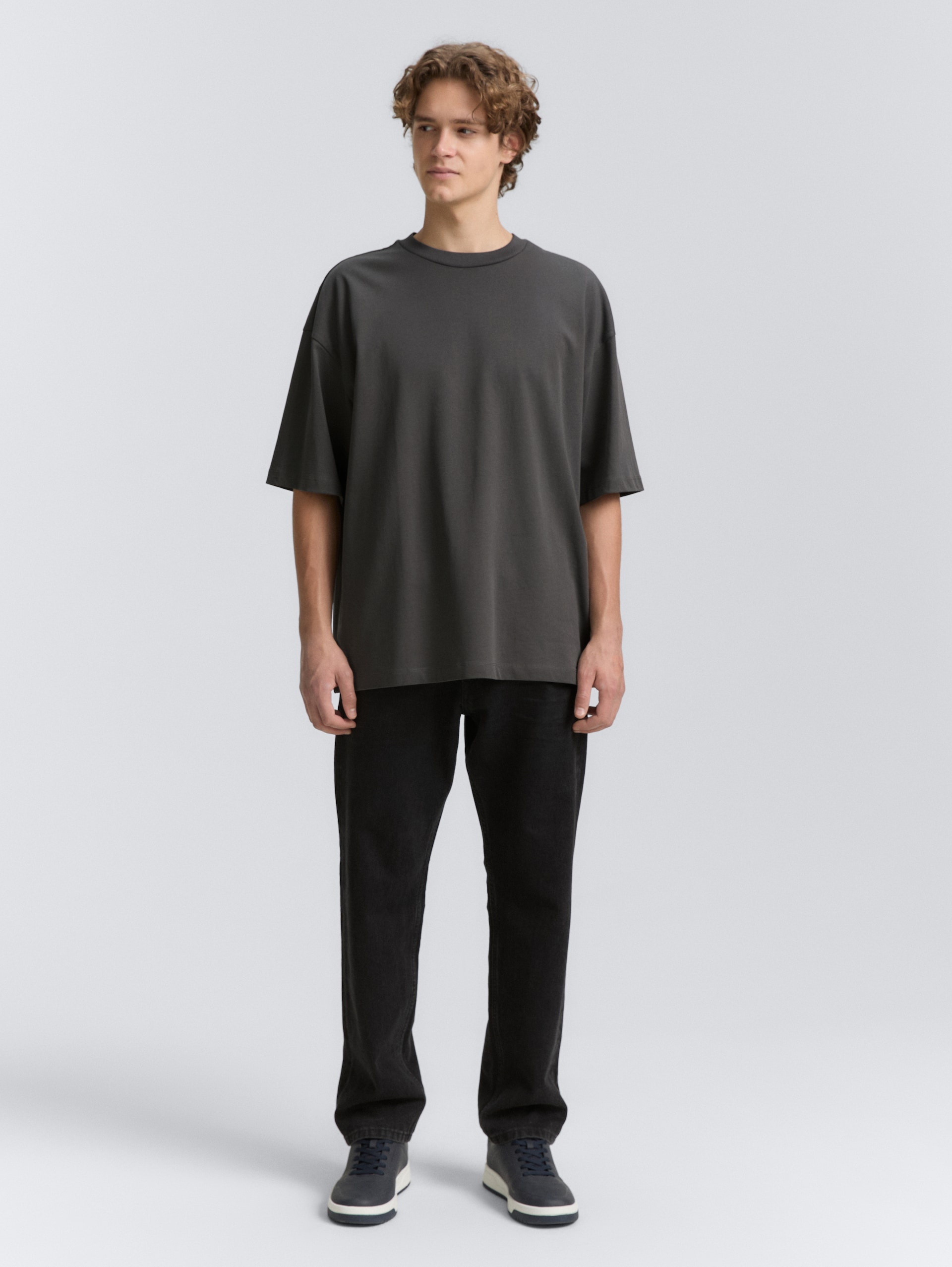 Oversize T-Shirt - ash grey - Model-Vorderansicht