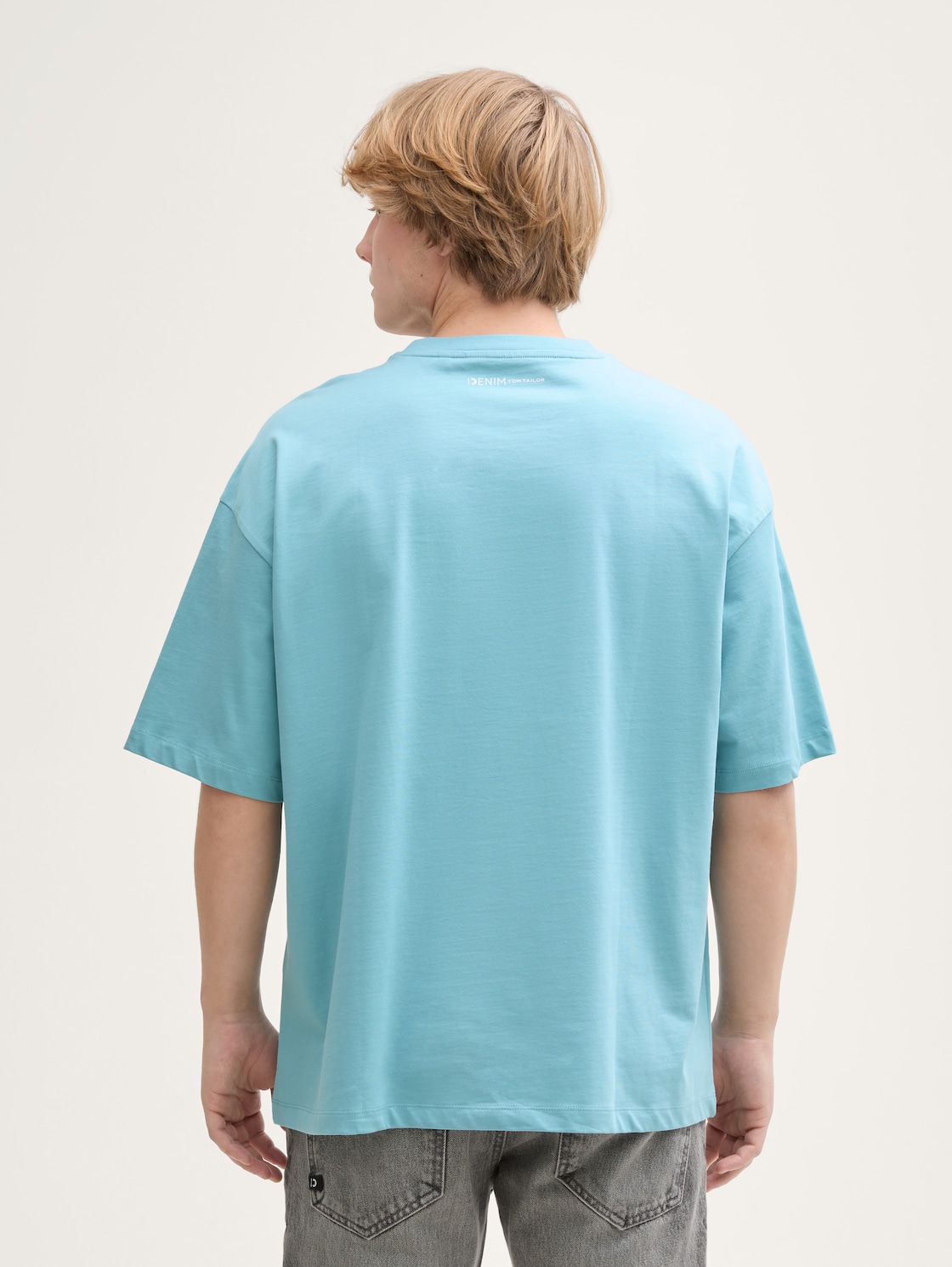 Oversize T-Shirt - dusty blue - Auschnitt Model-Rückansicht