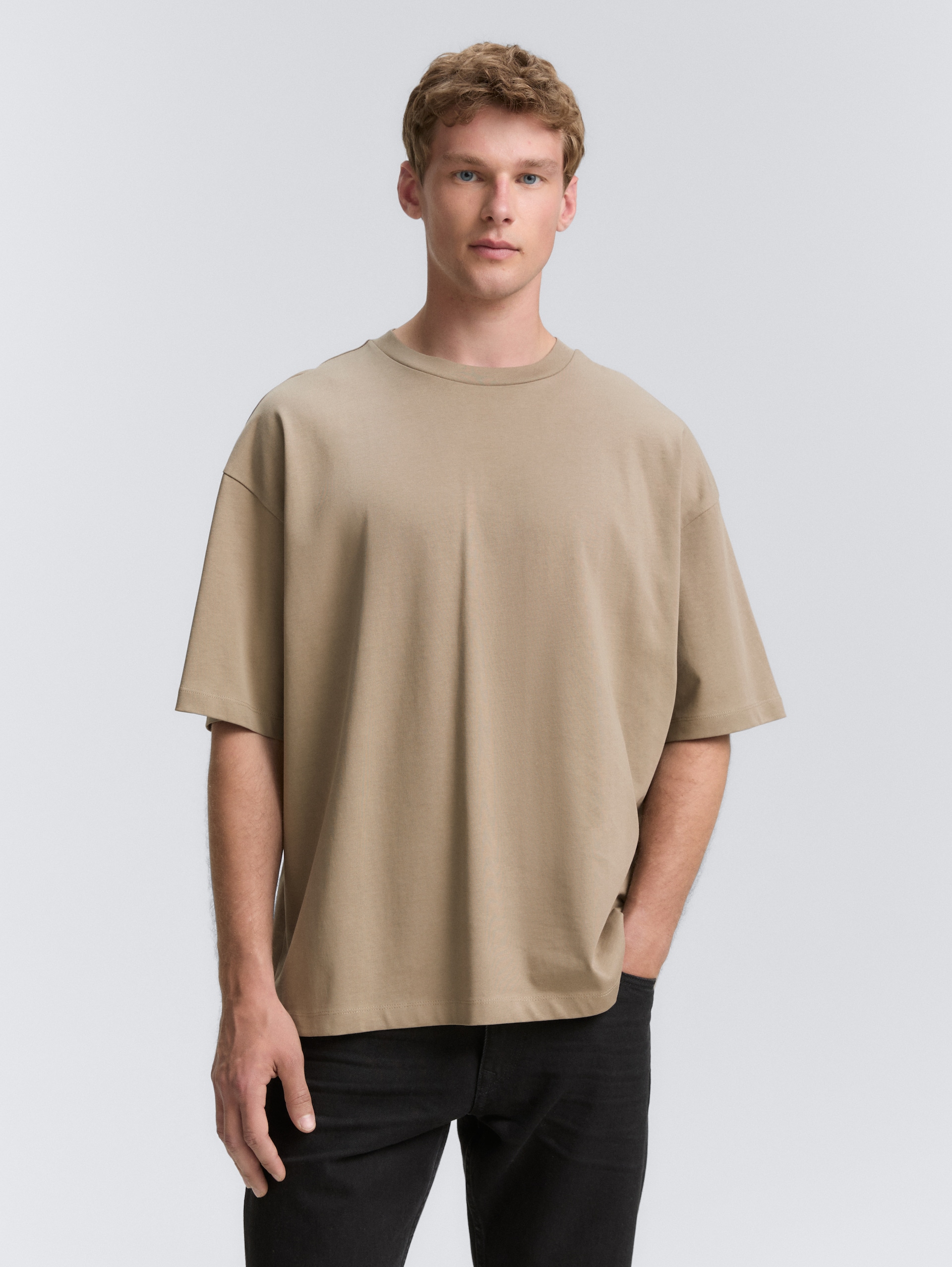 Oversize T-Shirt - roasted nut brown - Ausschnitt Model-Vorderansicht