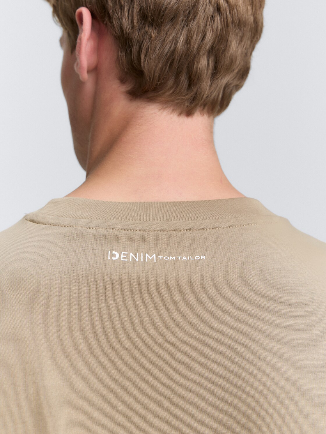 Oversize T-Shirt - roasted nut brown - Detail-Model-Ansicht