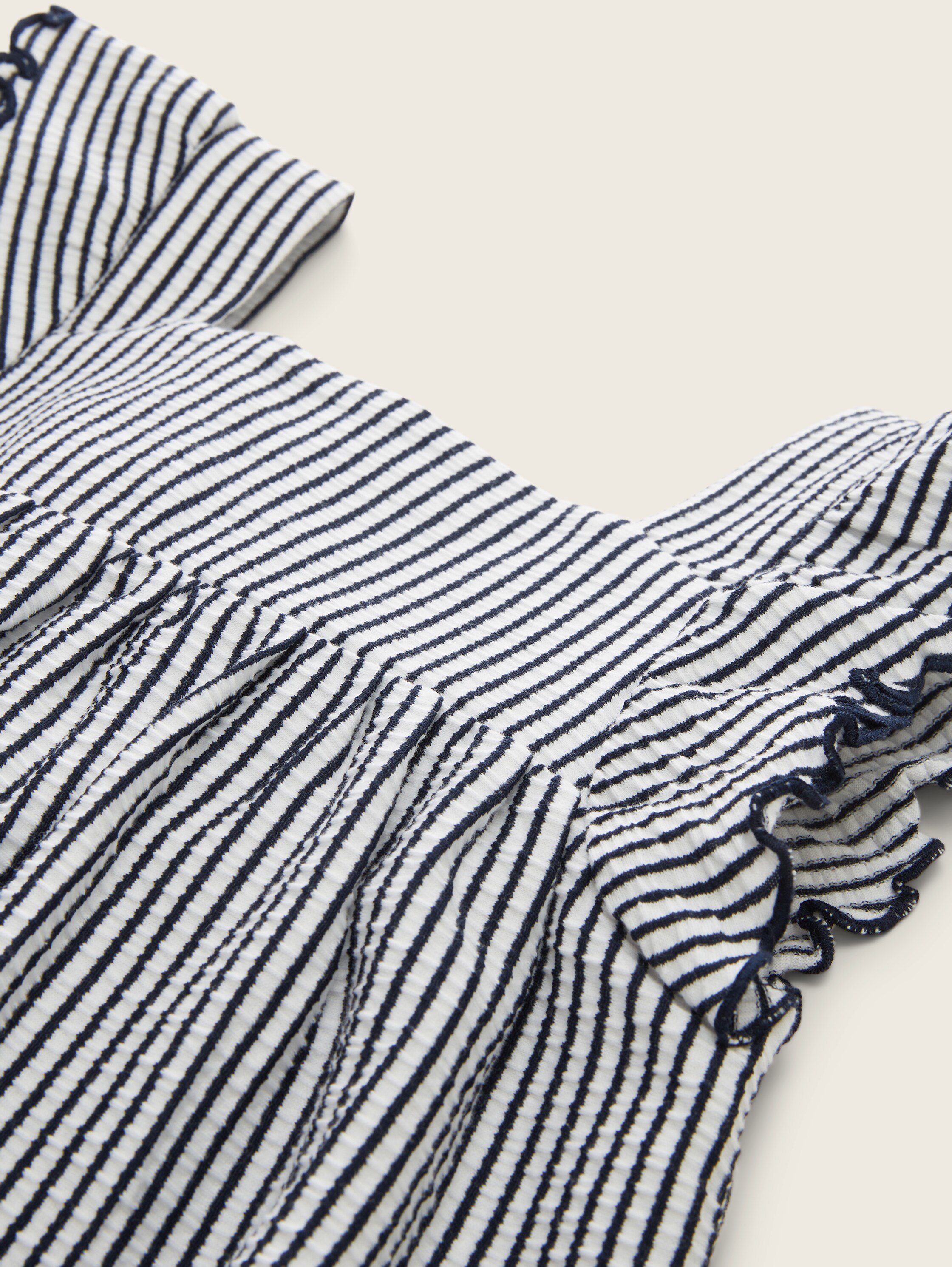 Kleid mit Volant - vertical off white blue stripe - Detail-Model-Ansicht