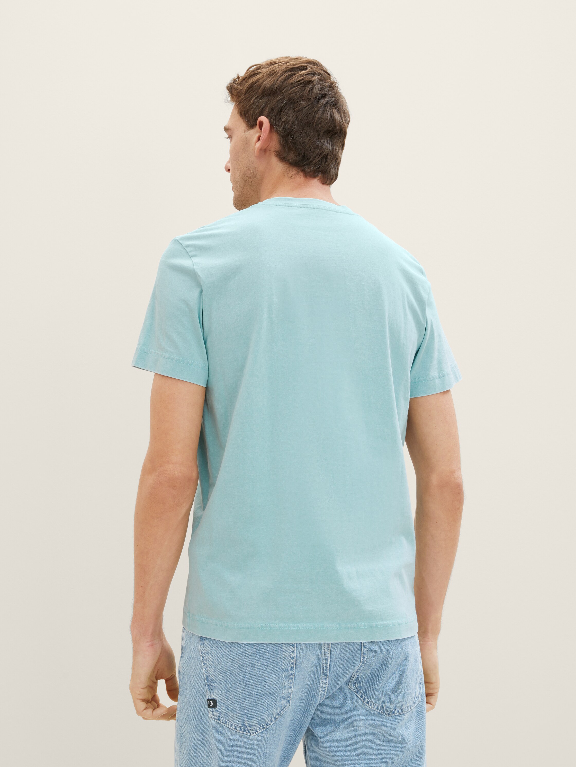 T-Shirt mit Fotoprint - blue tibetan stone - Auschnitt Model-Rückansicht