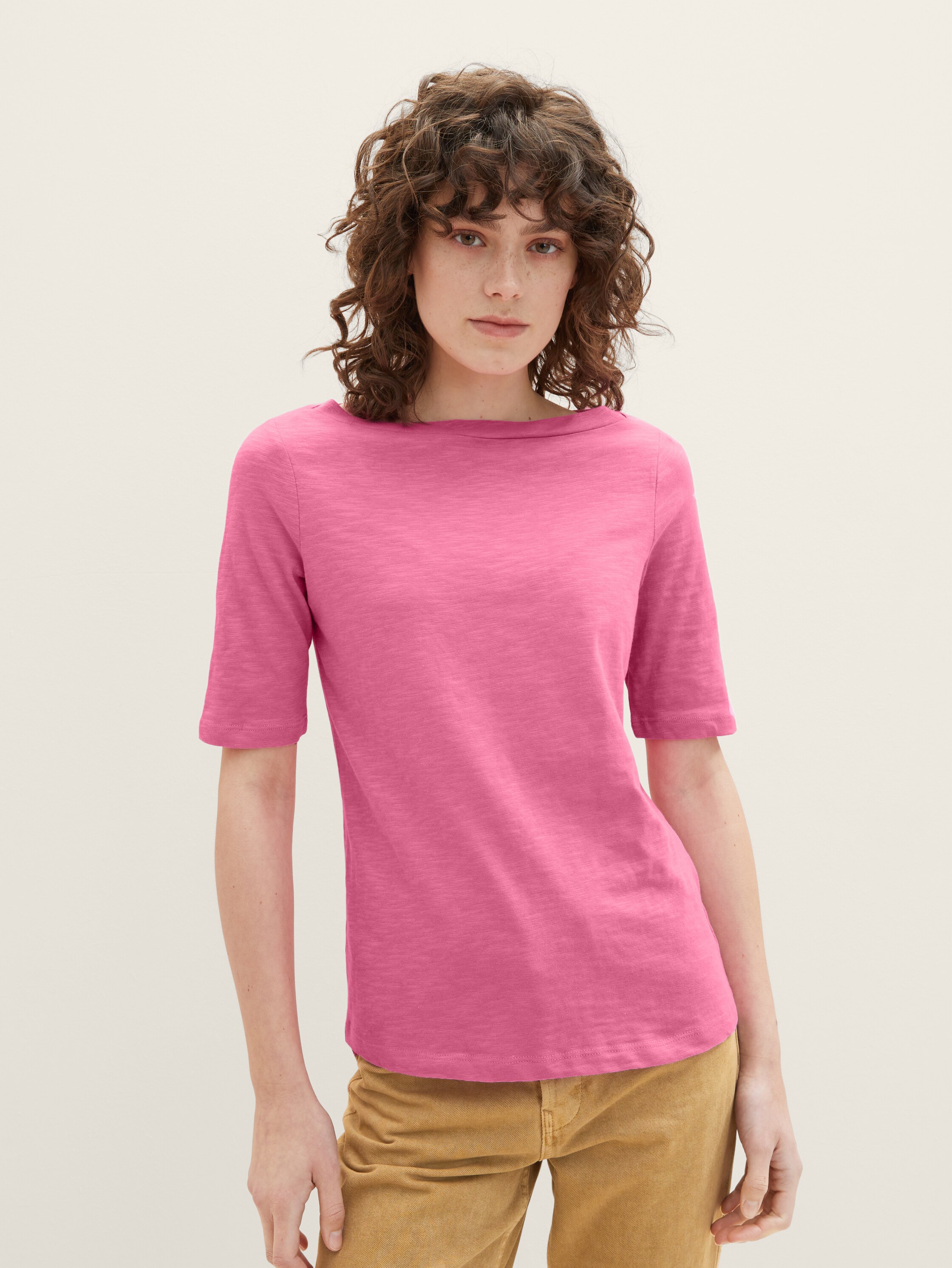 Basic T-shirt - nouveau pink - Neckline model front view