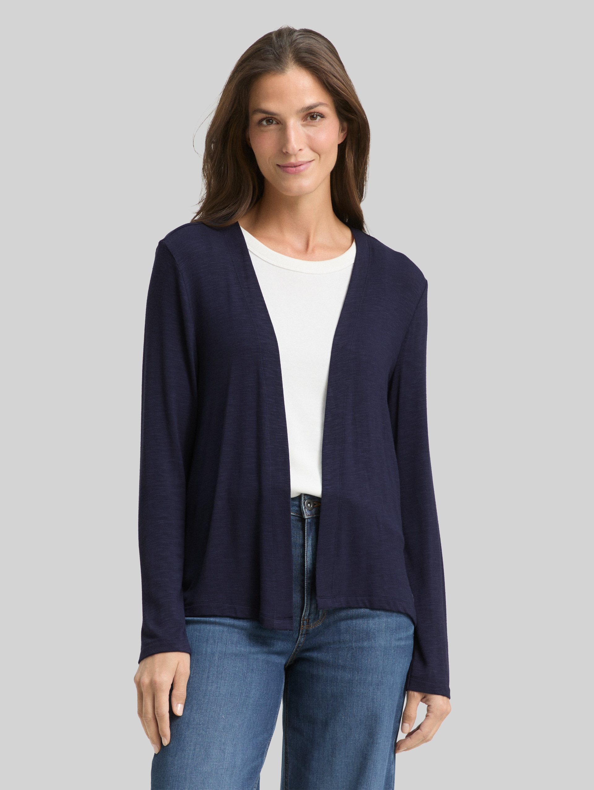 Basic cardigan - sky captain blue - Neckline model front view