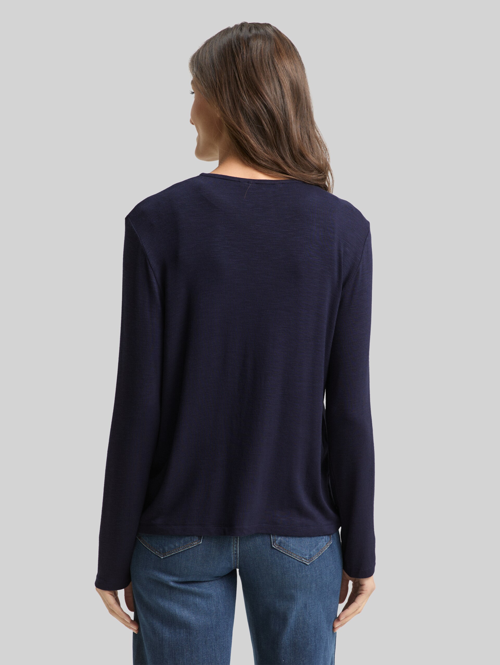 Basic cardigan - sky captain blue - Neckline model-back view