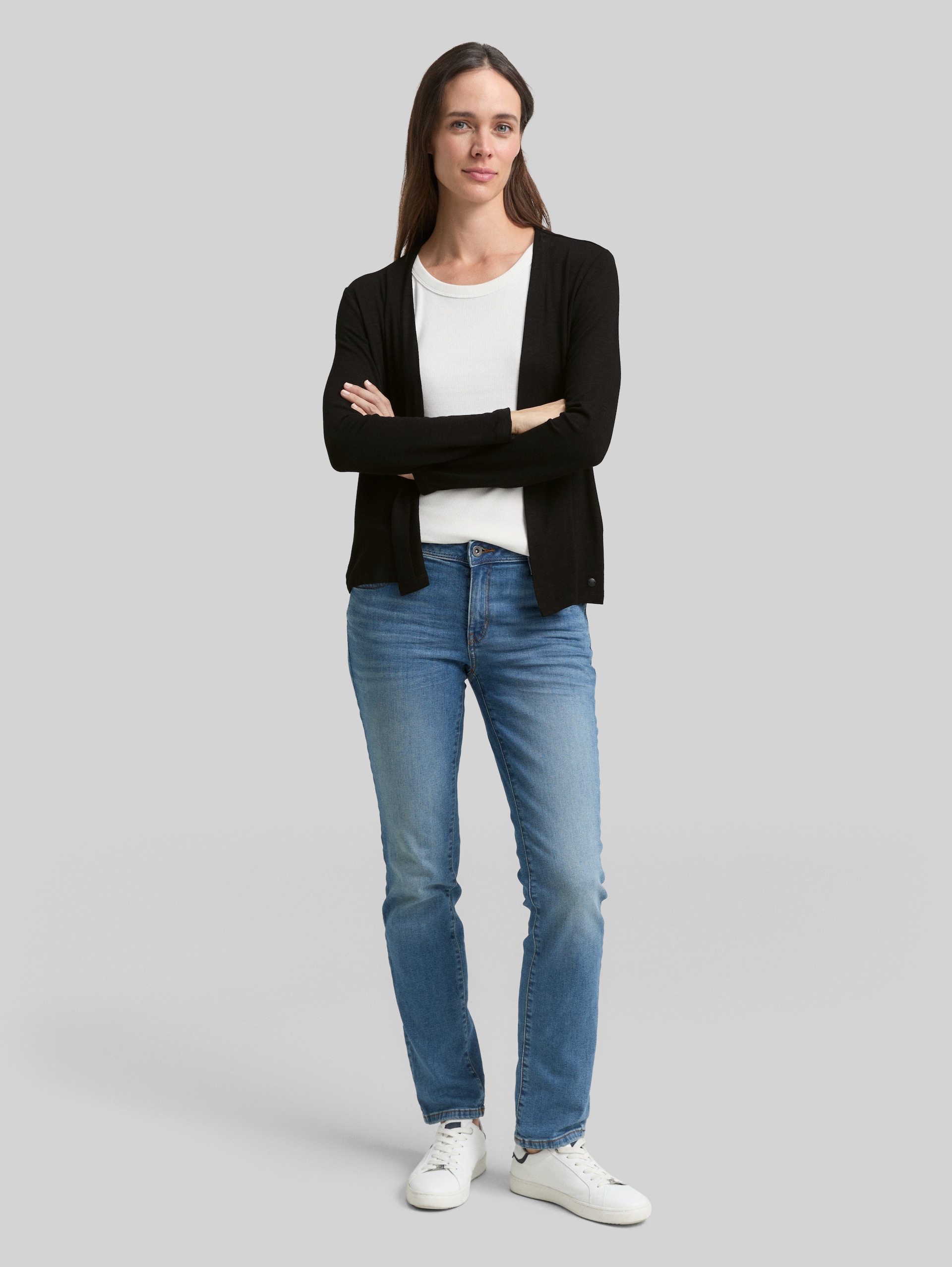 Basic Cardigan - Black - Model-Vorderansicht