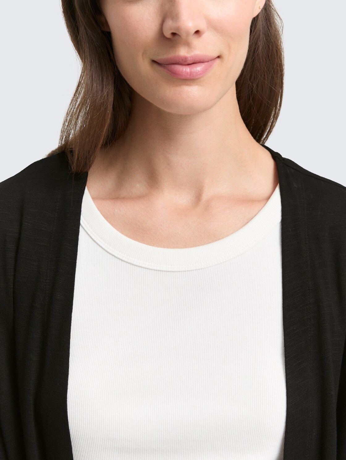 Basic Cardigan - Black - Detail-Model-Ansicht