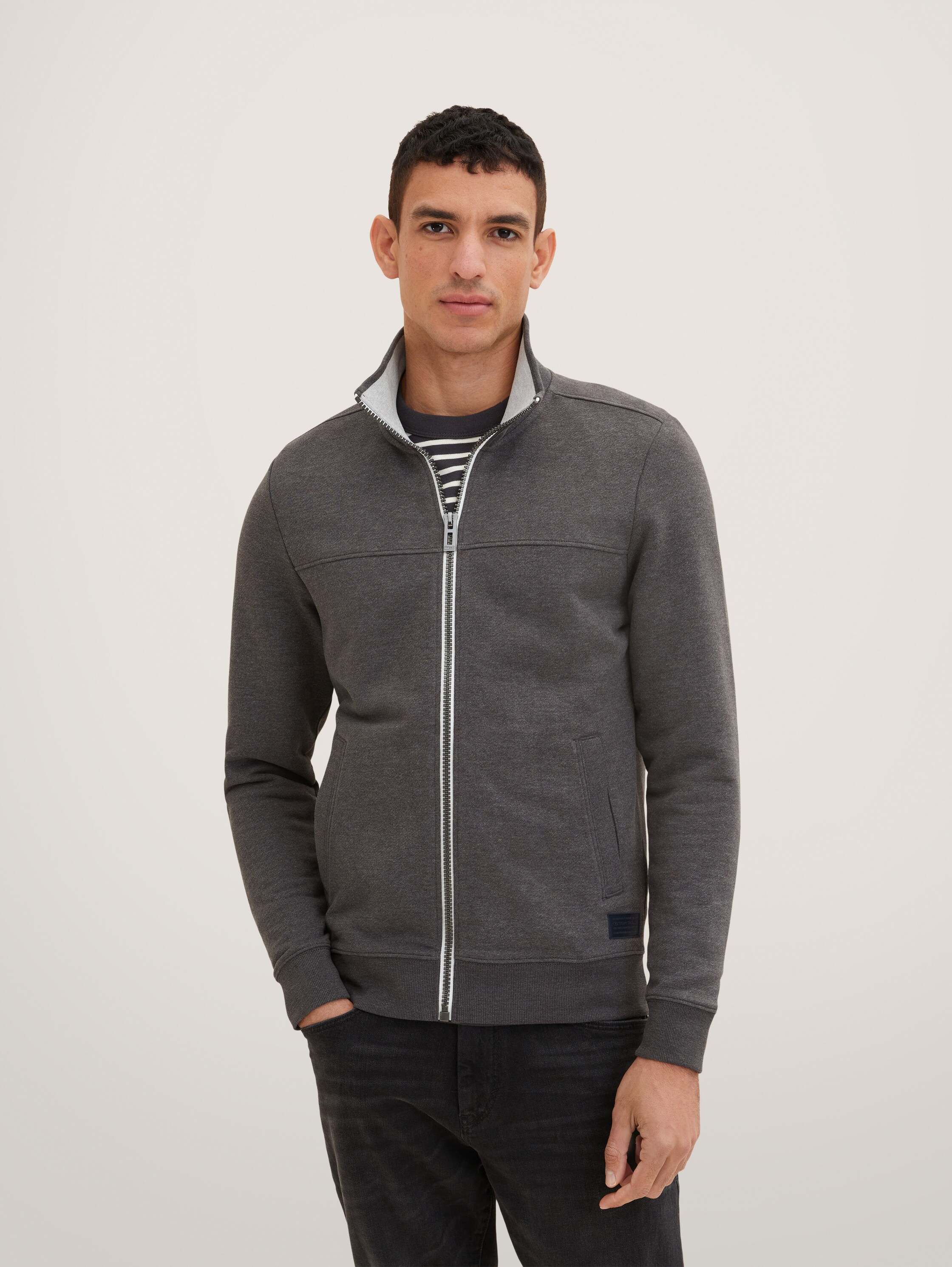 Sweatjacke mit Ziernaht - 3
