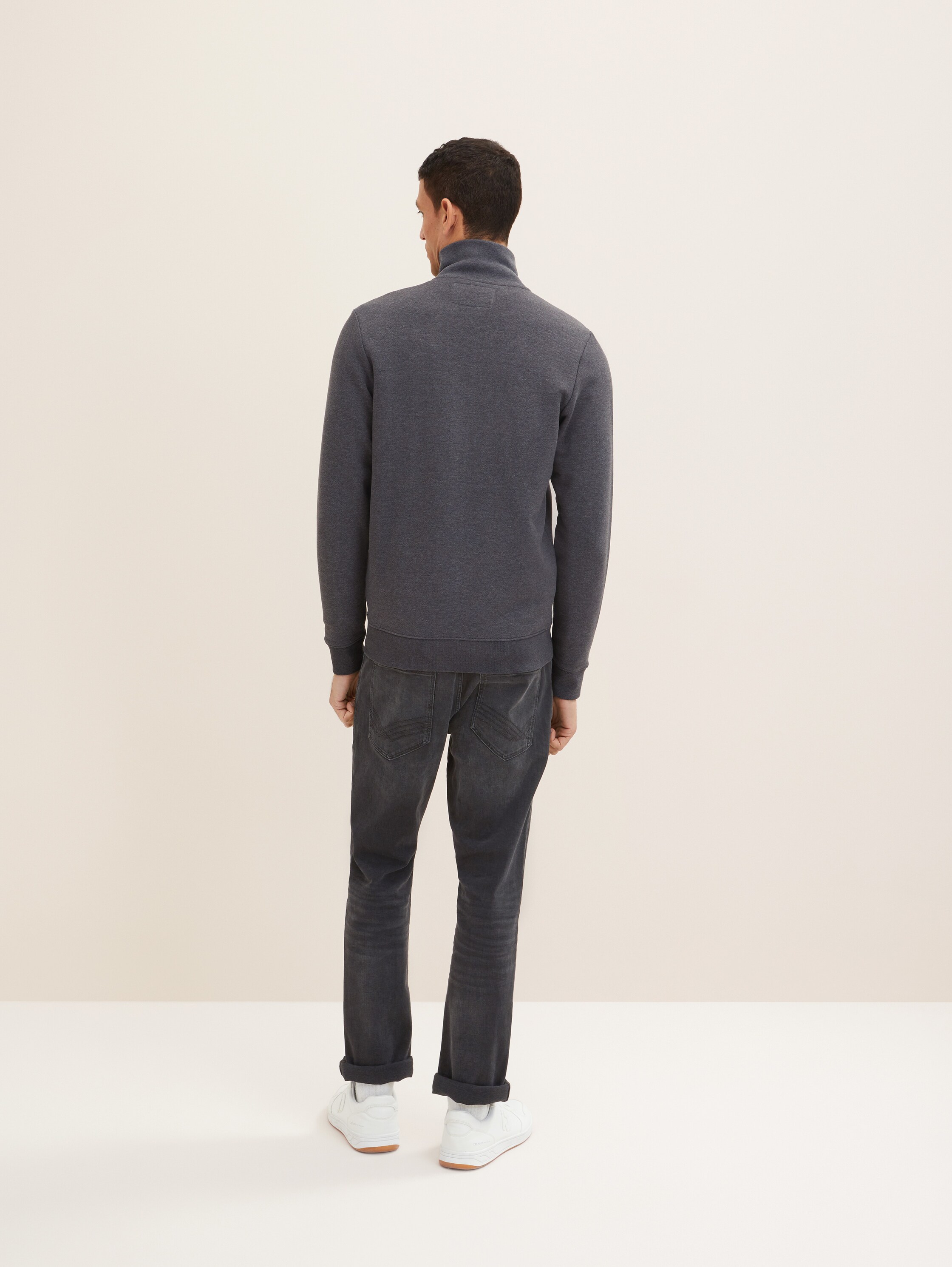 Sweatjacke mit Ziernaht - 4