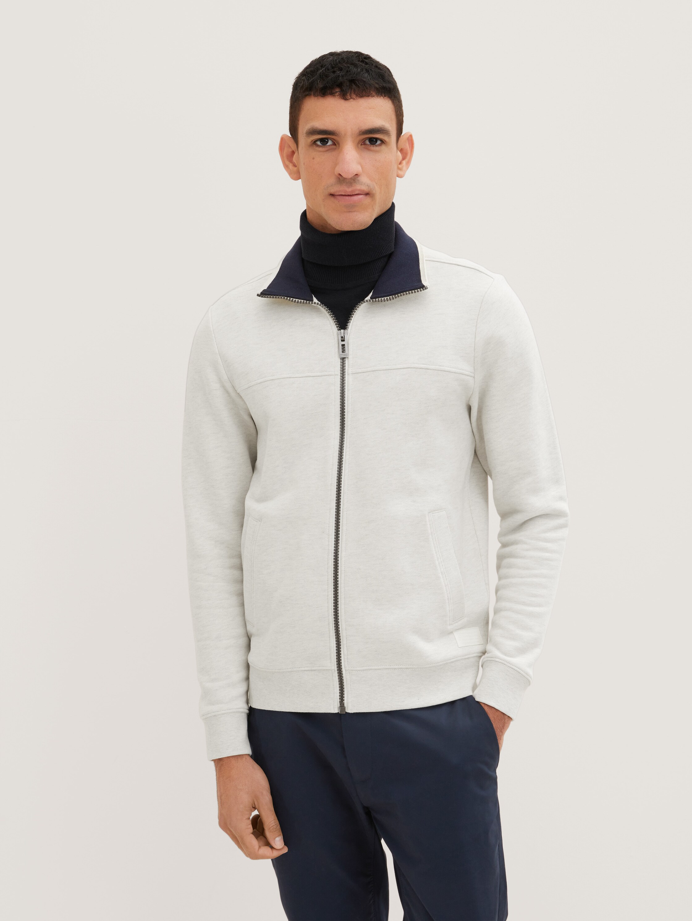 Sweatjacke mit Ziernaht - 3
