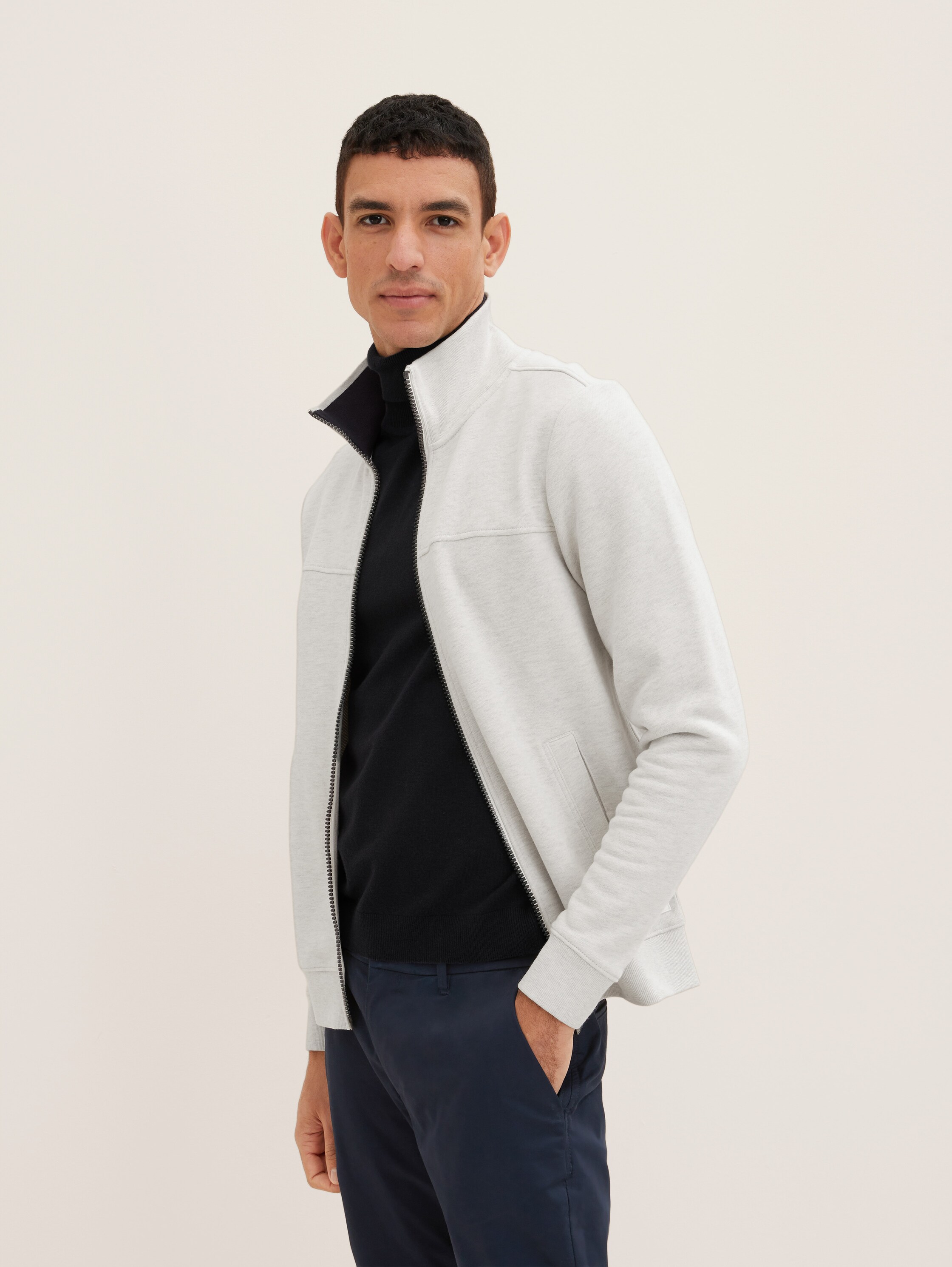 Sweatjacke mit Ziernaht - 1