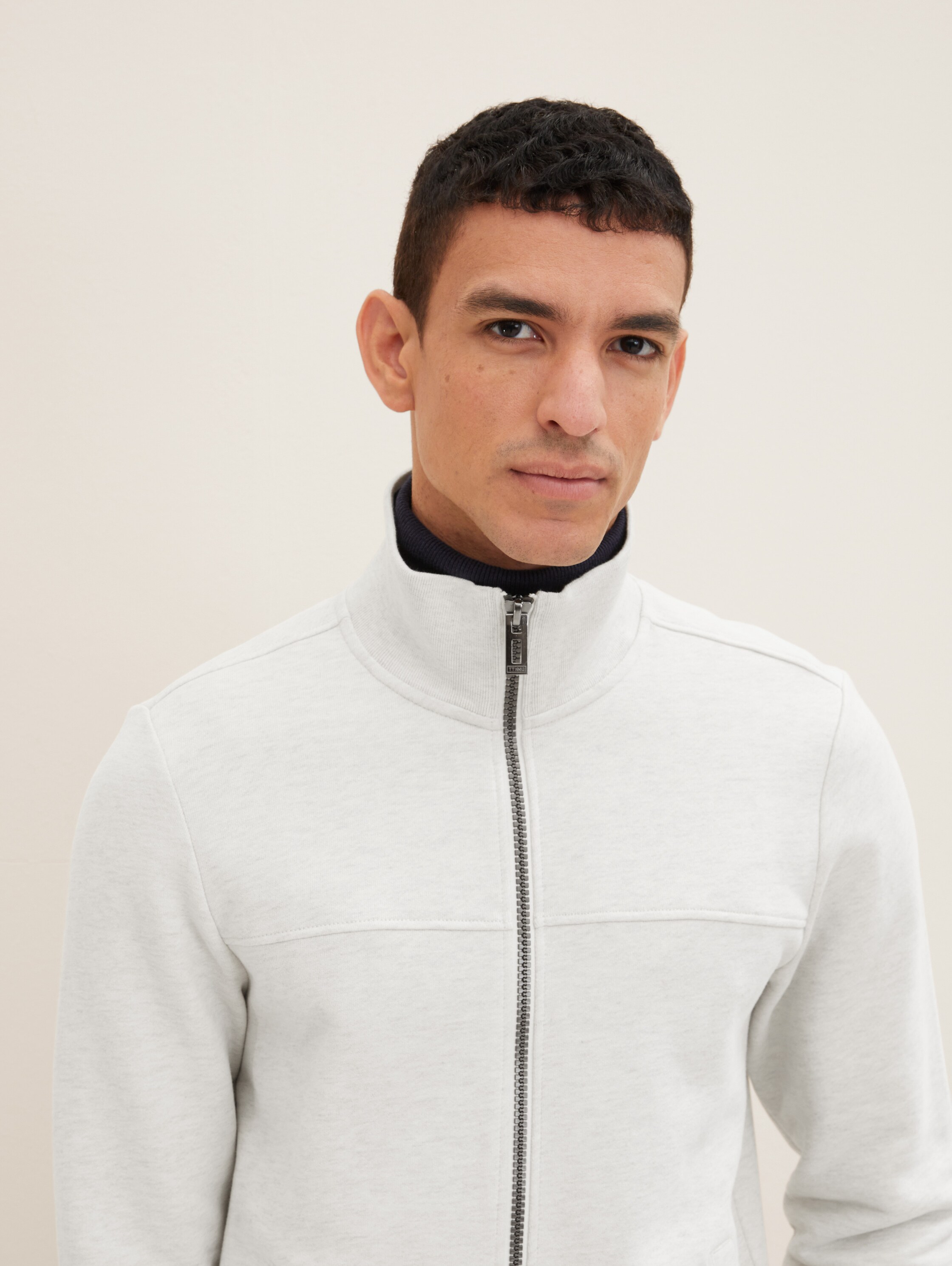 Sweatjacke mit Ziernaht - 6