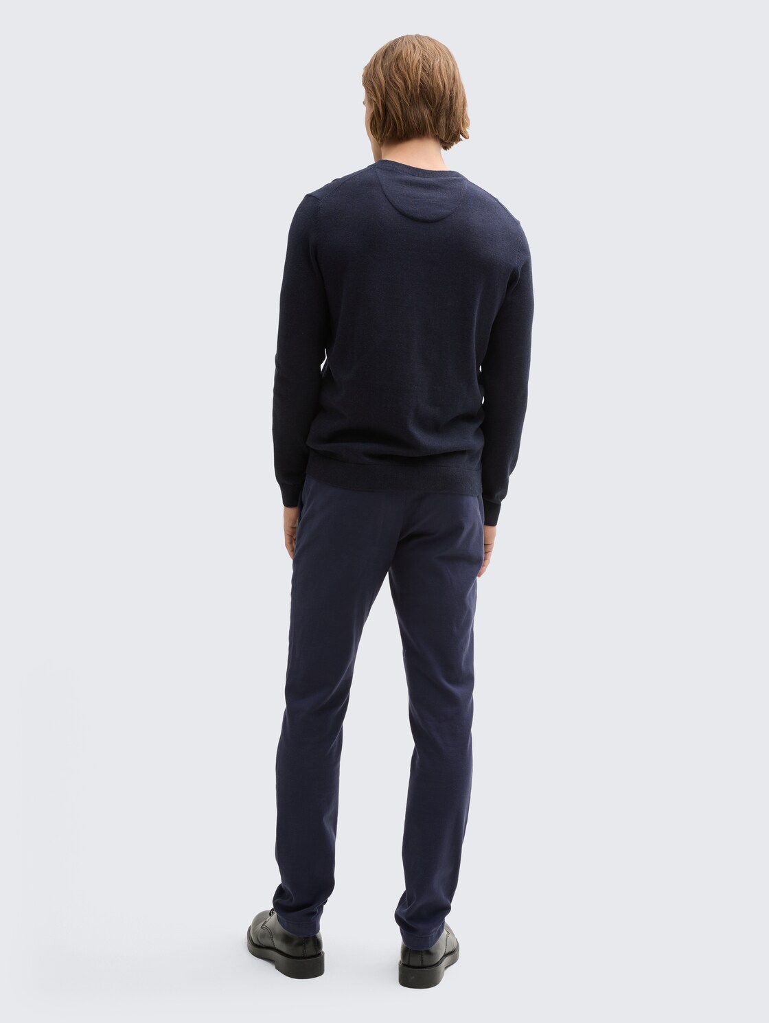 TTTRAVIS SLIM Chino Hose mit Gürtel - navy zig zag structure - Auschnitt Model-Rückansicht