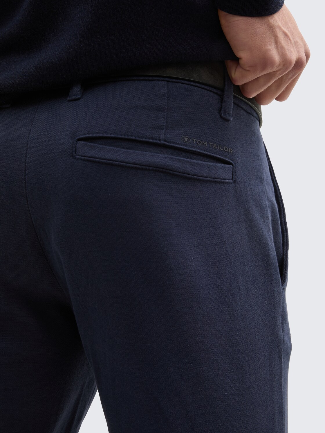 TTTRAVIS SLIM Chino Hose mit Gürtel - navy zig zag structure - Detail-Model-Ansicht