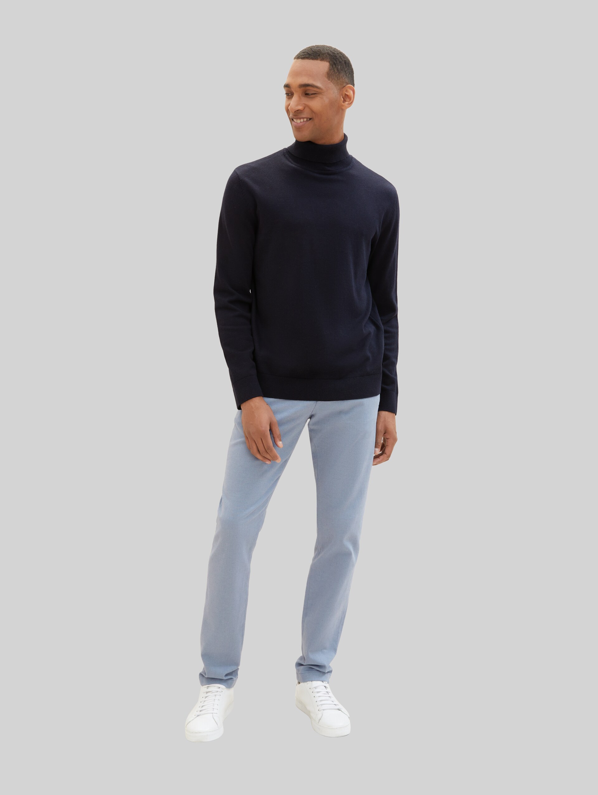TTTRAVIS SLIM chino met riem - light blue zig zag structure - Model vooraanzicht