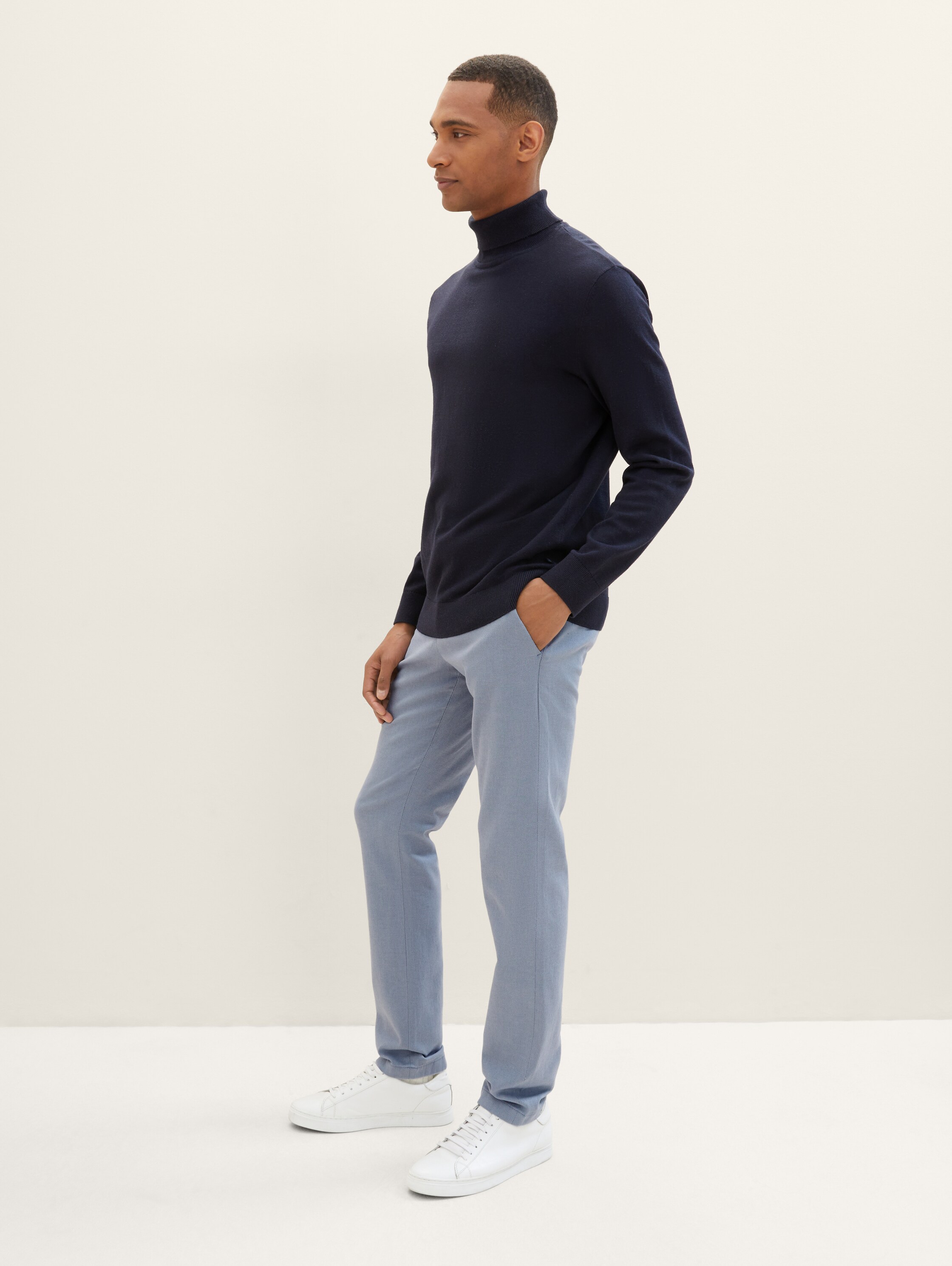 TTTRAVIS Slim Chino mit Gürtel - light blue zig zag structure