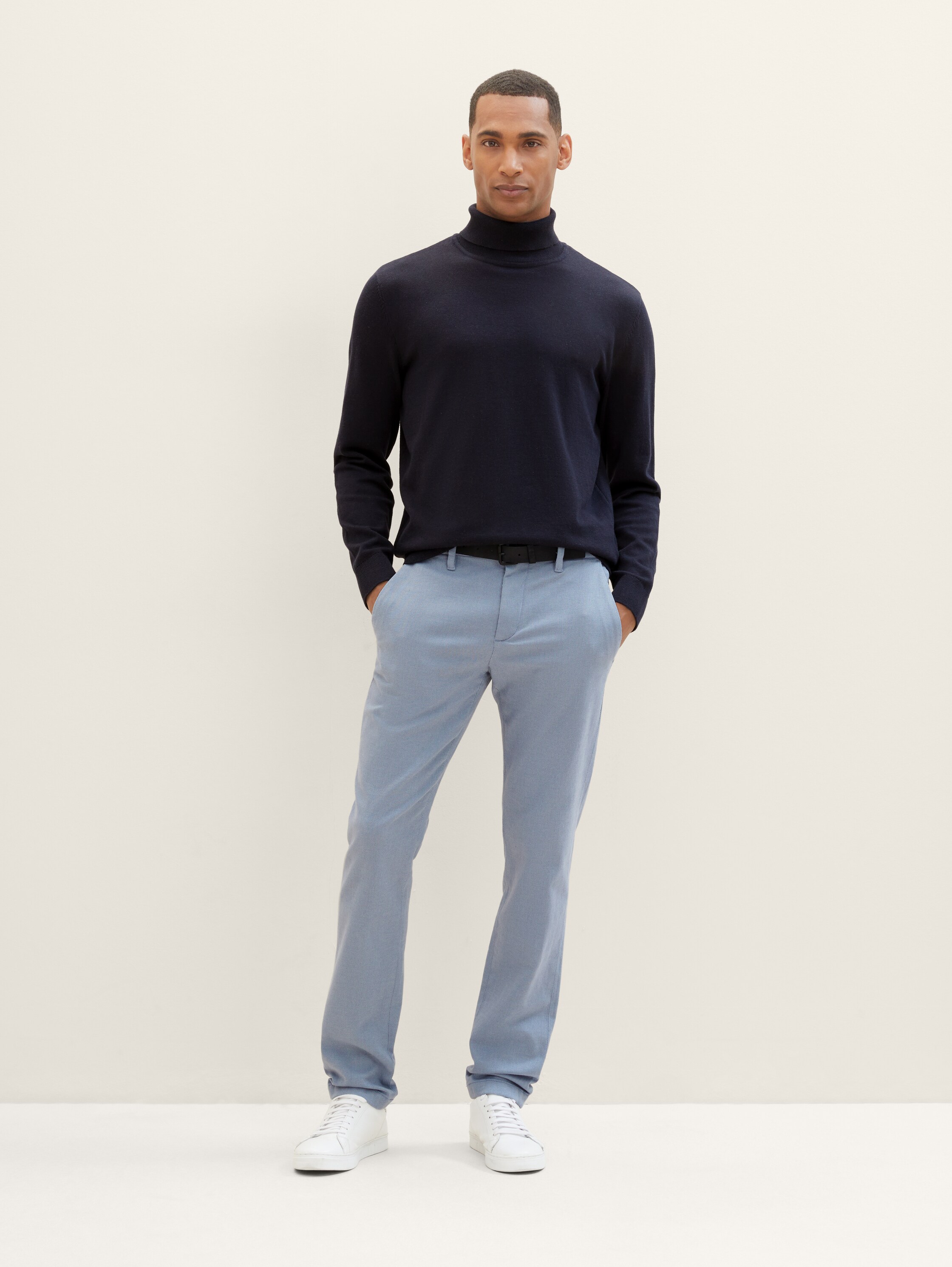 TTTRAVIS Slim Chino mit Gürtel - light blue zig zag structure