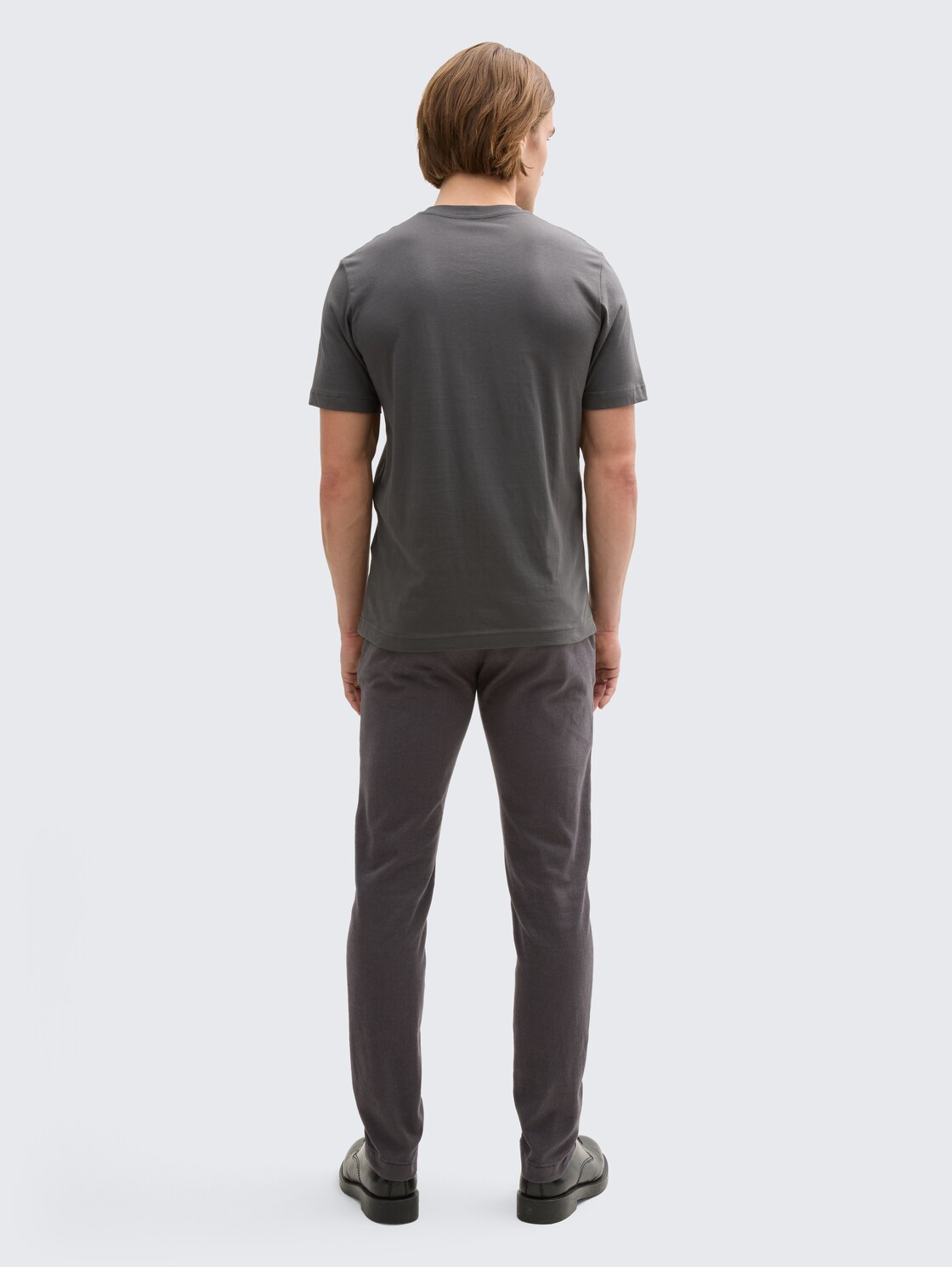 TTTRAVIS SLIM Chino Hose mit Gürtel - grey black zig zag structure - Auschnitt Model-Rückansicht