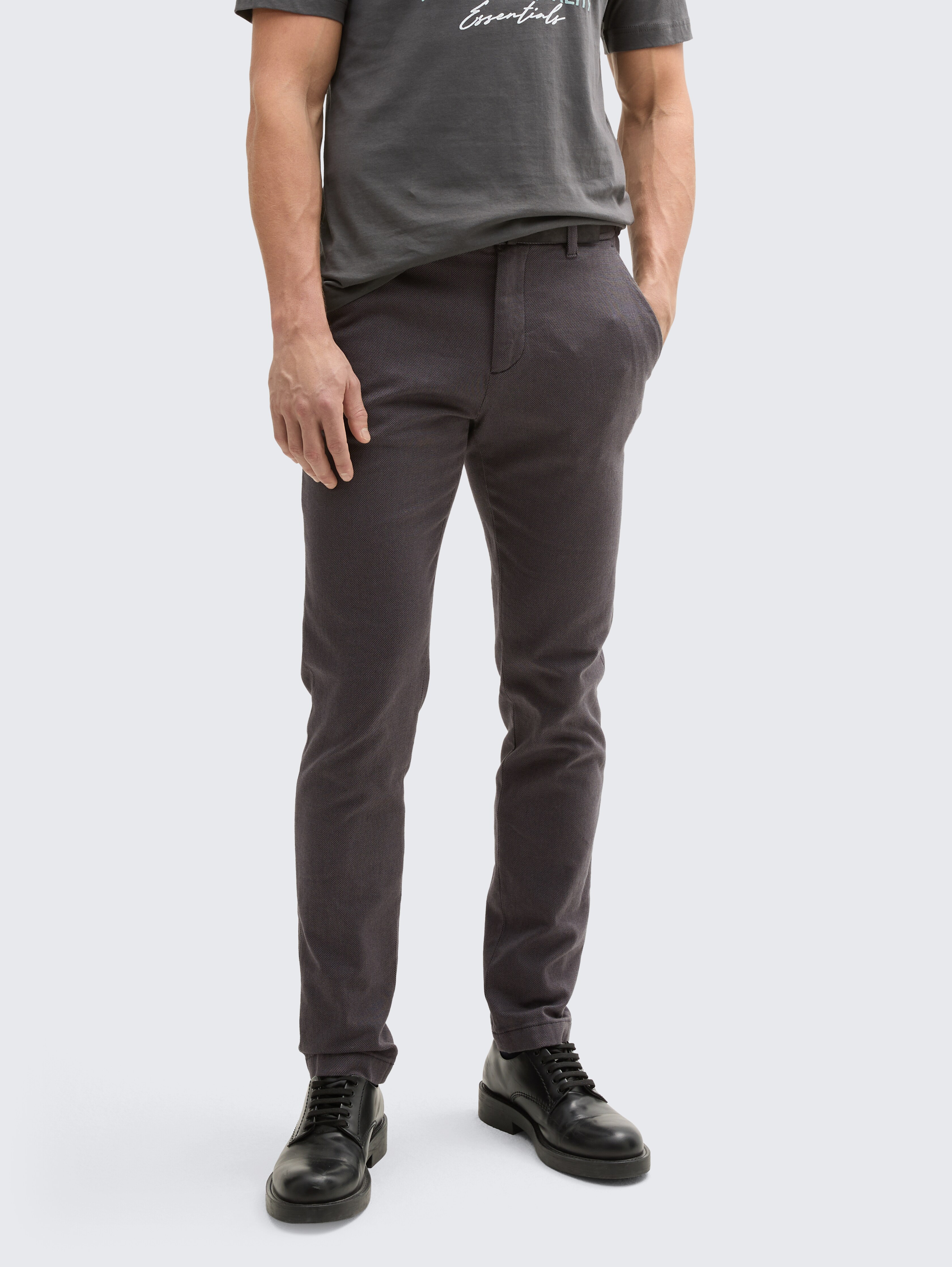 TTTRAVIS SLIM Chino Hose mit Gürtel von Men, grey black zig zag structure