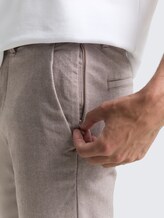 TTTRAVIS SLIM Chino Hose mit Gürtel - white brown zig zag structure - Detail-Model-Ansicht