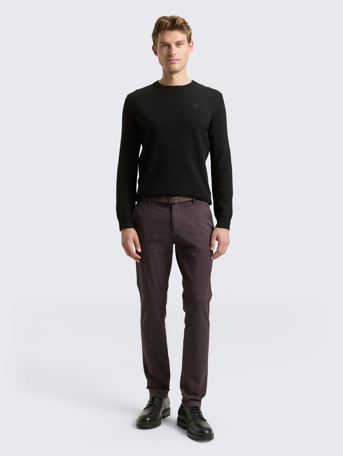 TTTRAVIS SLIM Chino Hose mit Gürtel - brown navy zig zag structure - Model-Vorderansicht