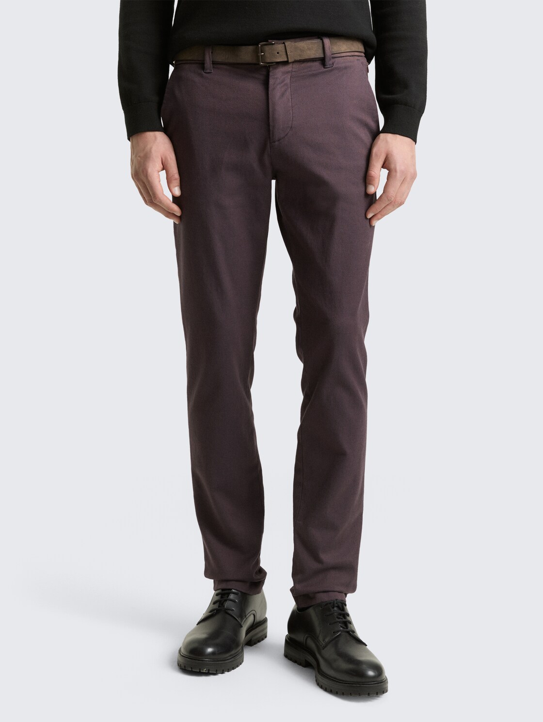 TTTRAVIS SLIM Chino Hose mit Gürtel - brown navy zig zag structure - Ausschnitt Model-Vorderansicht
