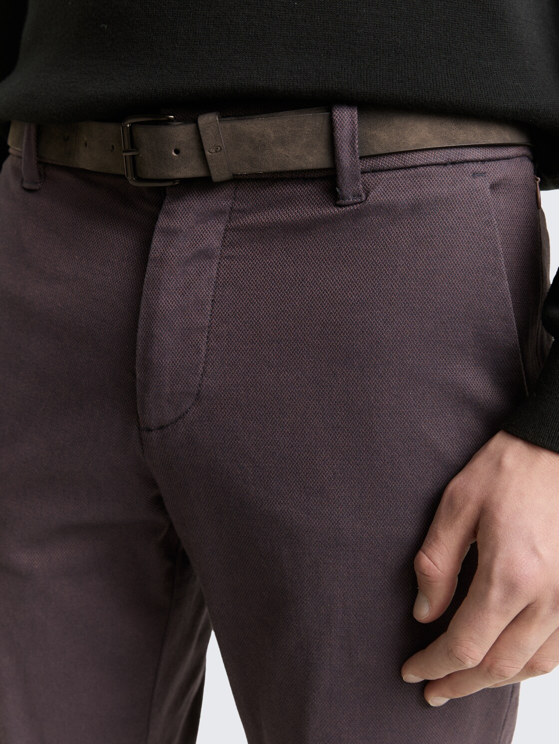 TTTRAVIS SLIM Chino Hose mit Gürtel - brown navy zig zag structure - Detail-Model-Ansicht