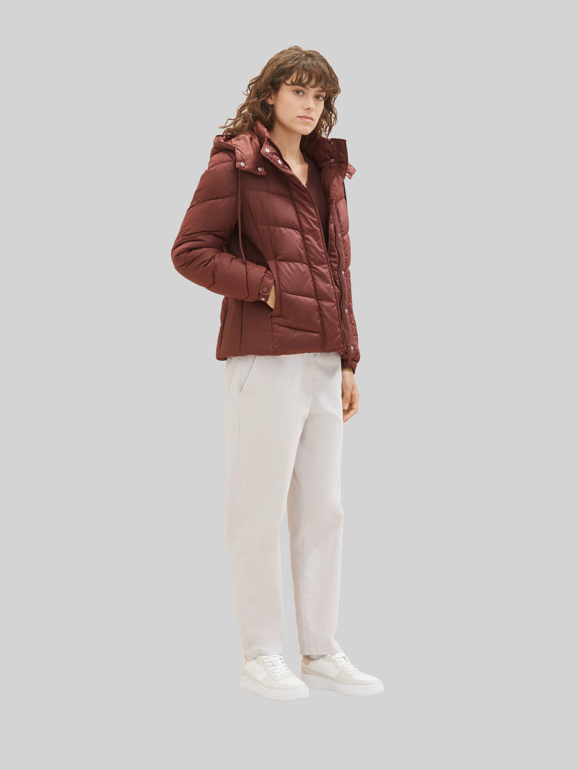 Doudoune comportant du polyester recyclé - raisin - vue latérale du modèle