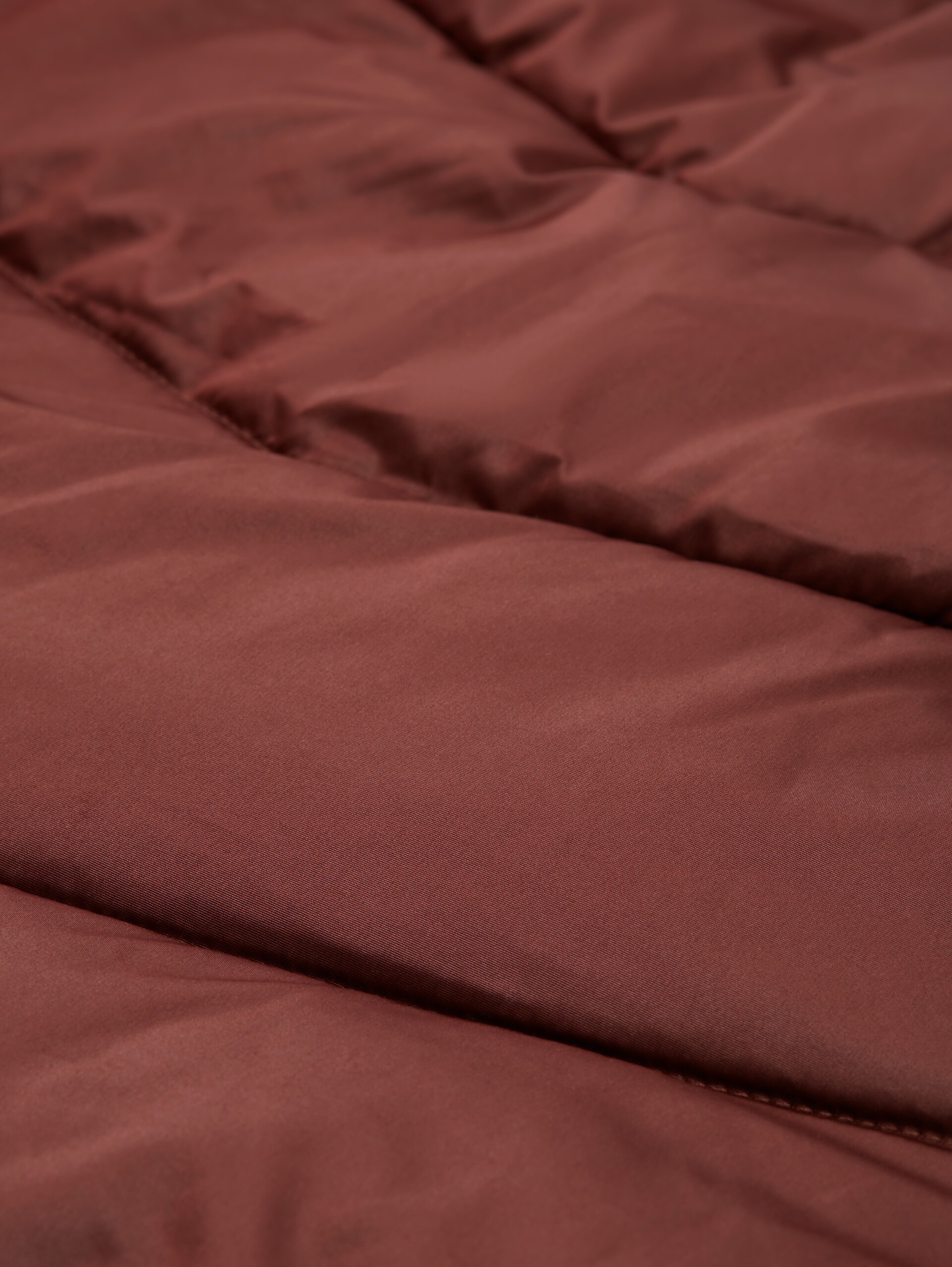 Doudoune comportant du polyester recyclé - raisin - Vue détaillée du produit