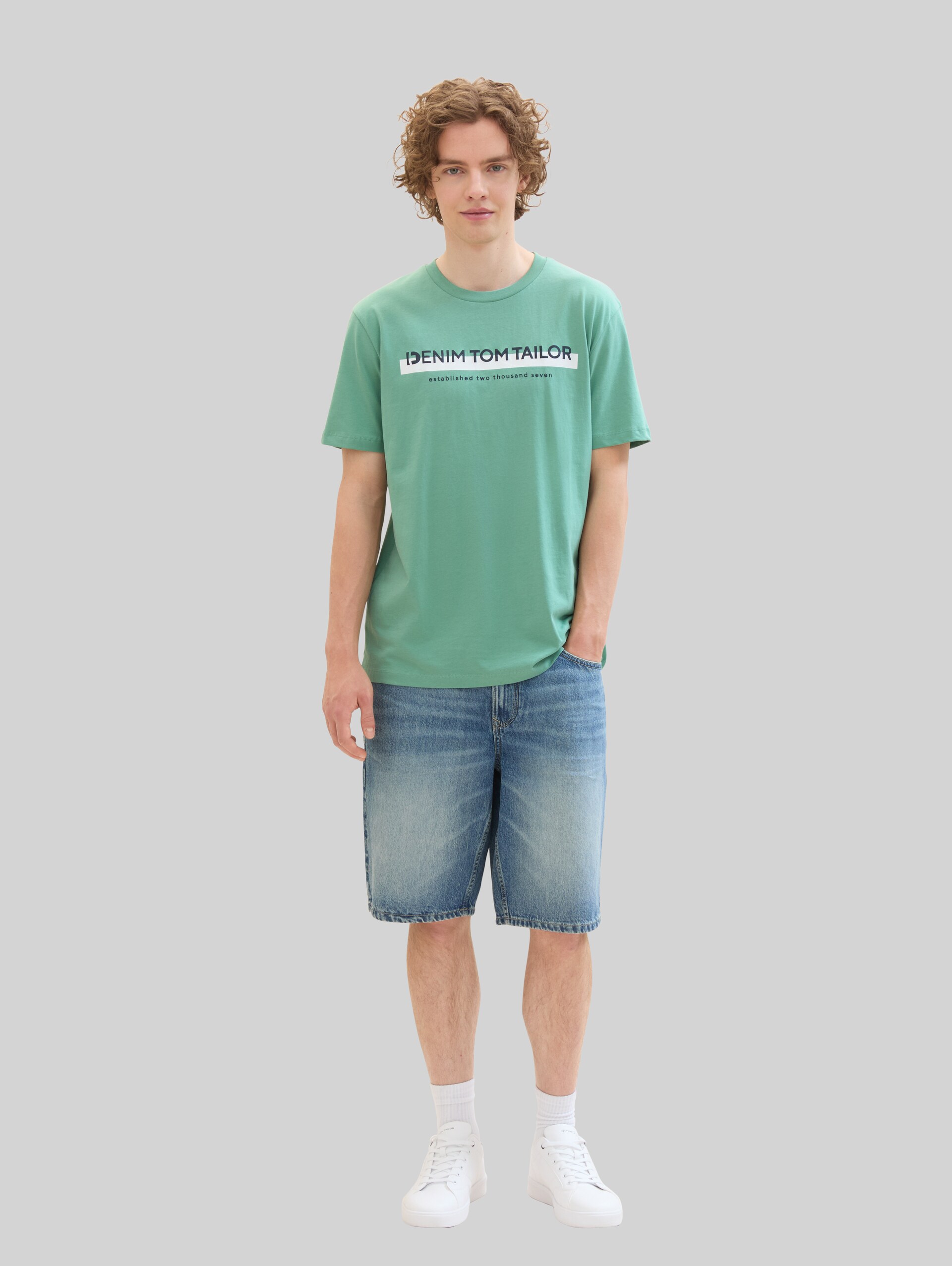 T-shirt with a logo print - Salvia Green - Model front view