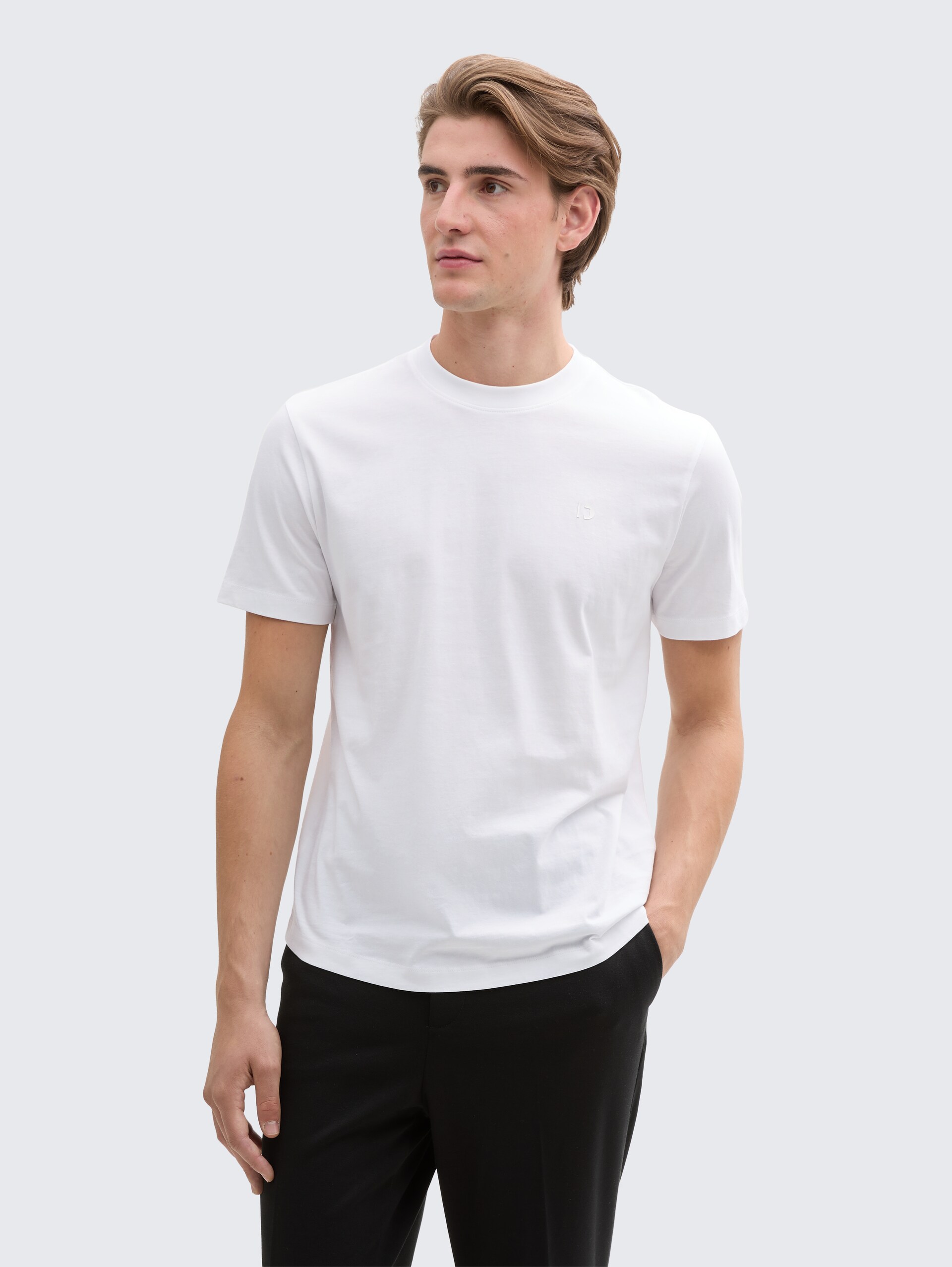 Basic T-Shirt - Knit White - Ausschnitt Model-Vorderansicht